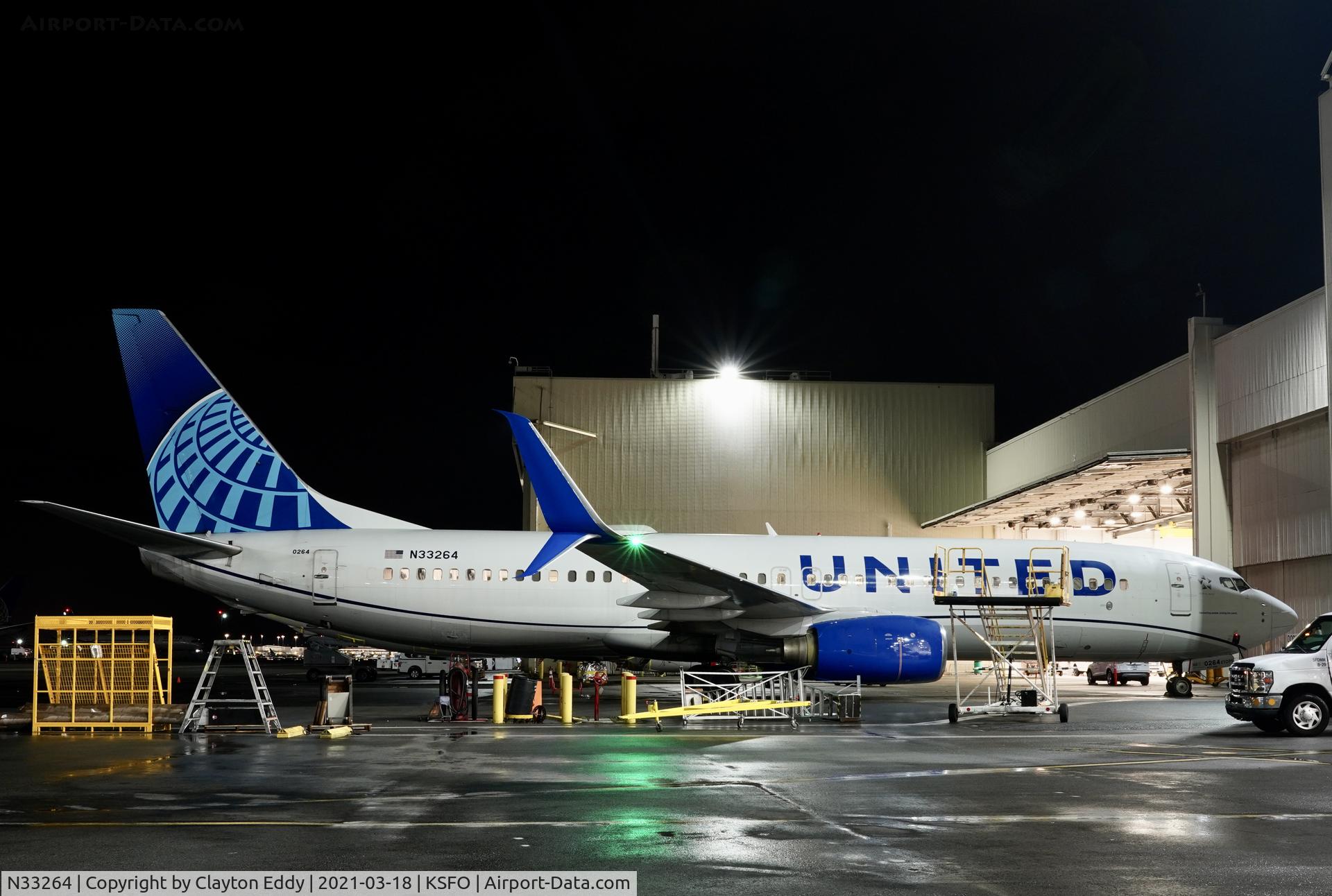 N33264, 2001 Boeing 737-824 C/N 31584, SFO 2021.