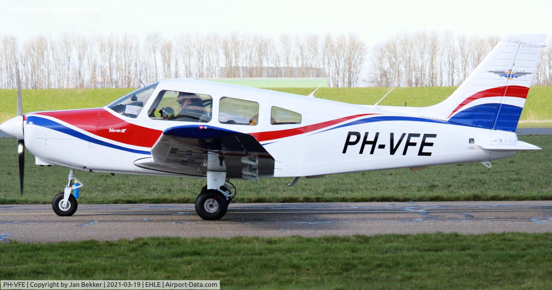 PH-VFE, 1998 Piper PA-28-161 Warrior III C/N 28-42039, Lelystad Airport