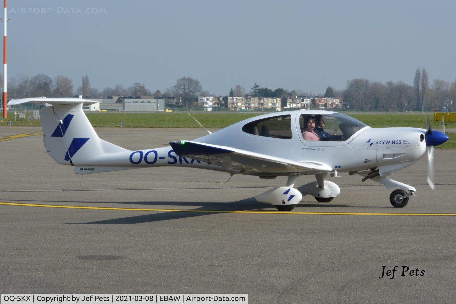 OO-SKX, 2006 Diamond DA-40D Diamond Star C/N D4.256, Skywings OO-SKX with new color scheme.