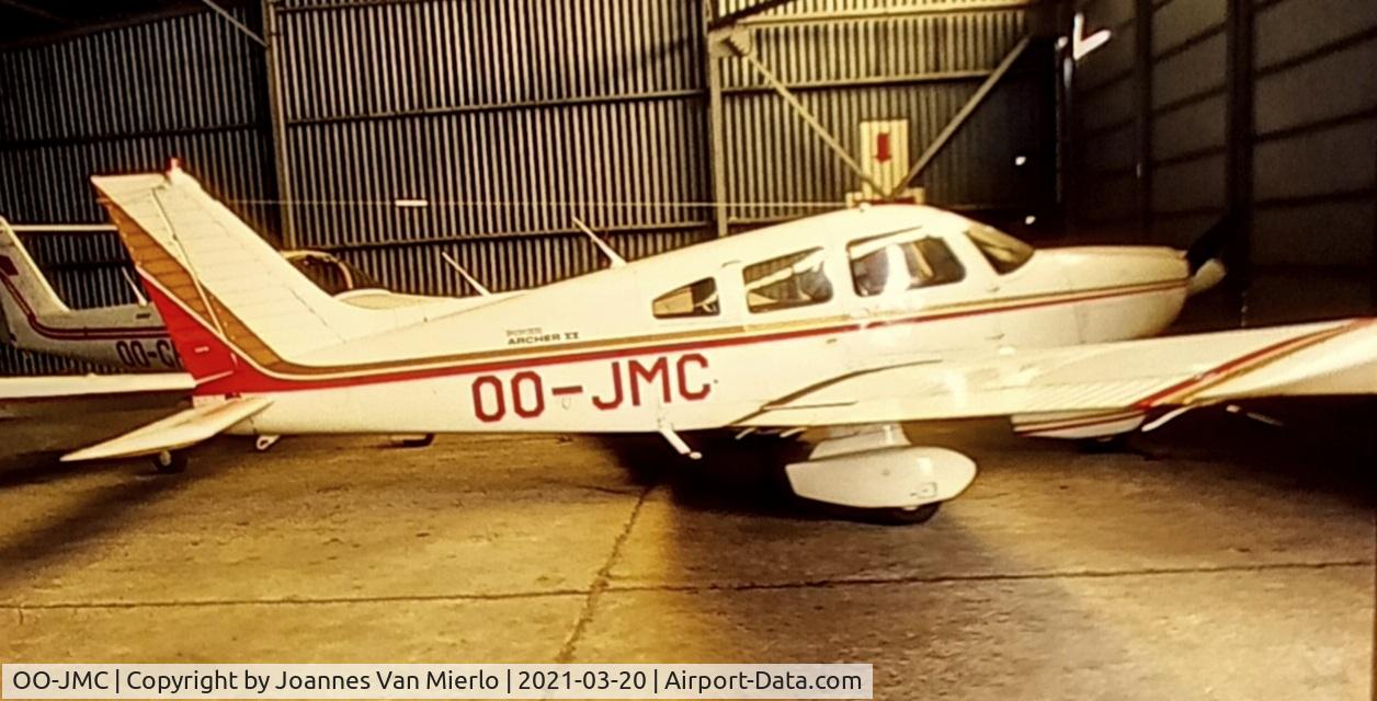 OO-JMC, 1979 Piper PA-28-181 C/N 28-7990550, scan from slide