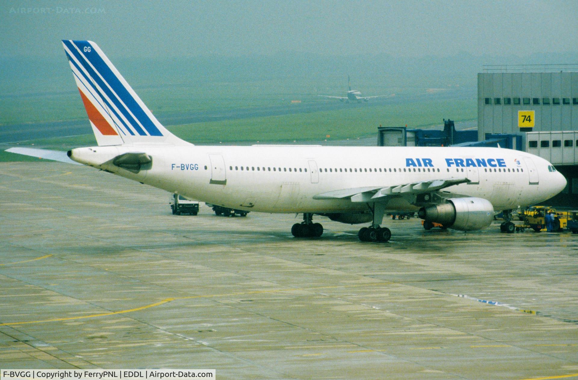 F-BVGG, 1975 Airbus A300B4-203 C/N 019, Air France A300 at its gate