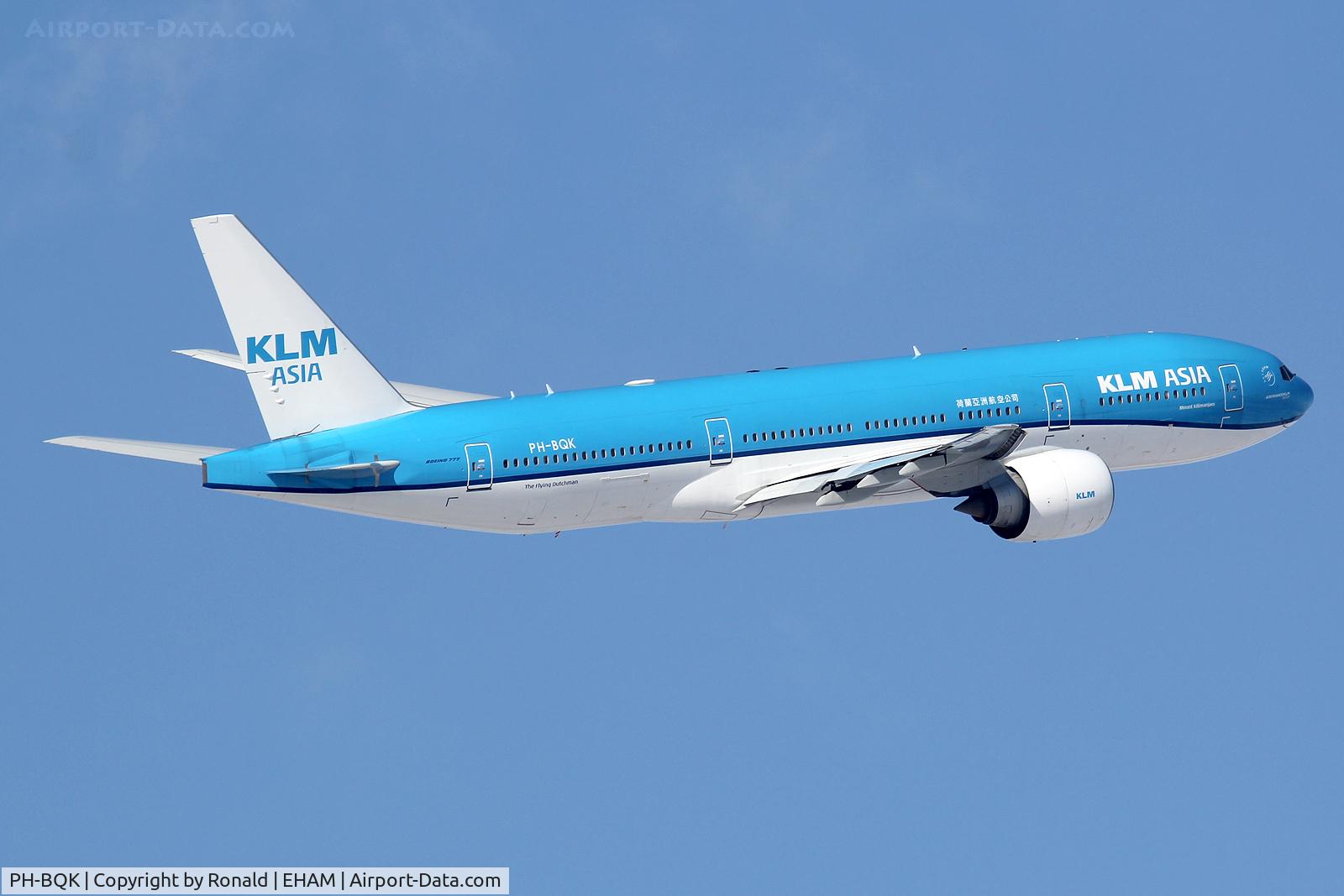 PH-BQK, 2005 Boeing 777-206/ER C/N 29399, at spl
