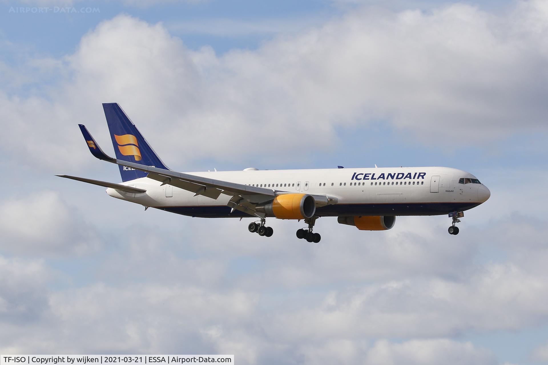TF-ISO, 2000 Boeing 767-319 C/N 29388, RWY 01L