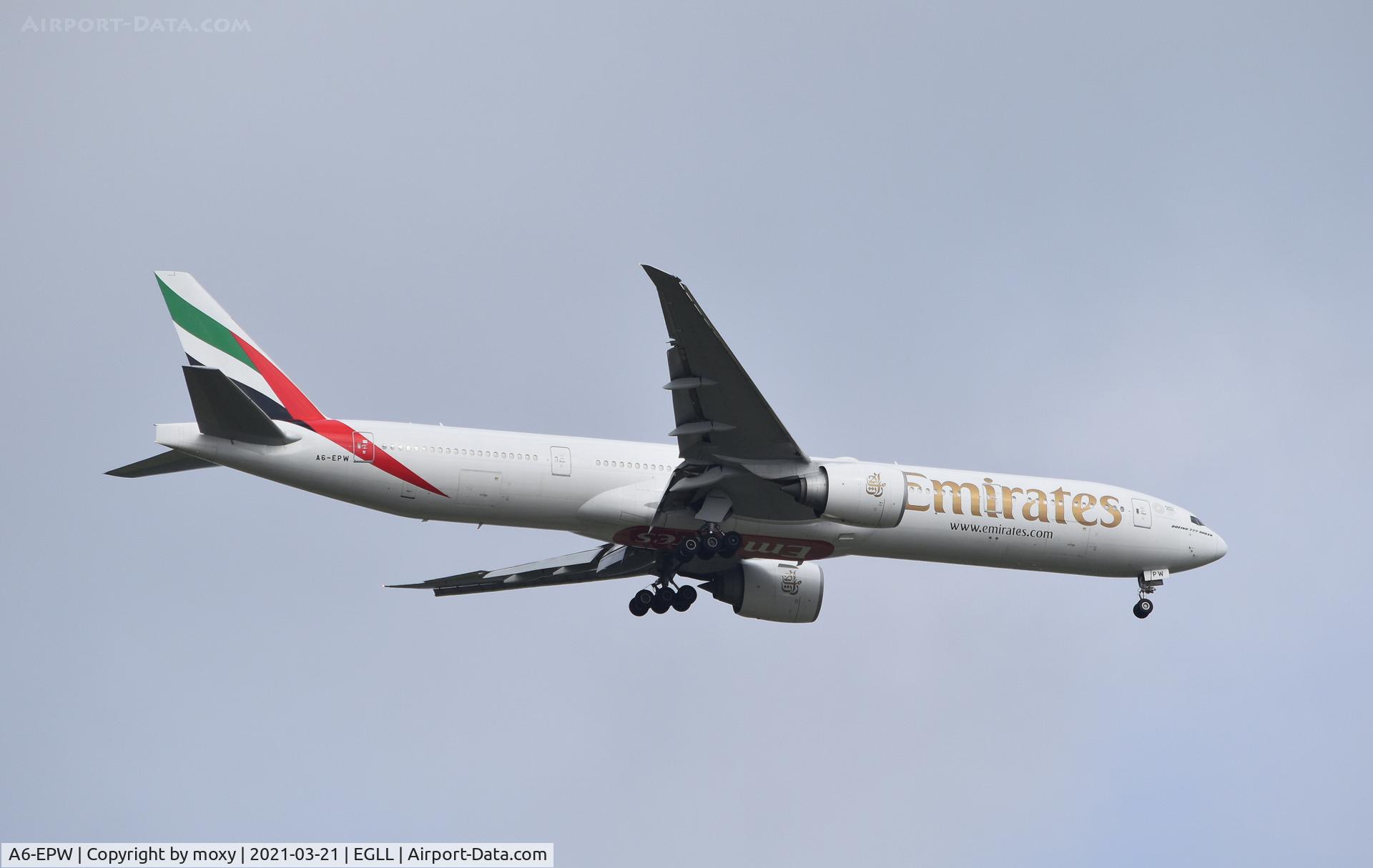 A6-EPW, 2016 Boeing 777-31H/ER C/N 42342, Boeing 777-31H/ER on finals to 9R London Heathrow.