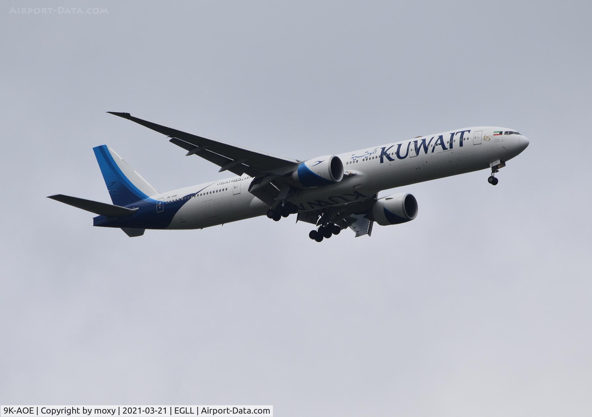 9K-AOE, 2016 Boeing 777-300/ER C/N 62563, Boeing 777-300/ER on finals to 9R London Heathrow.