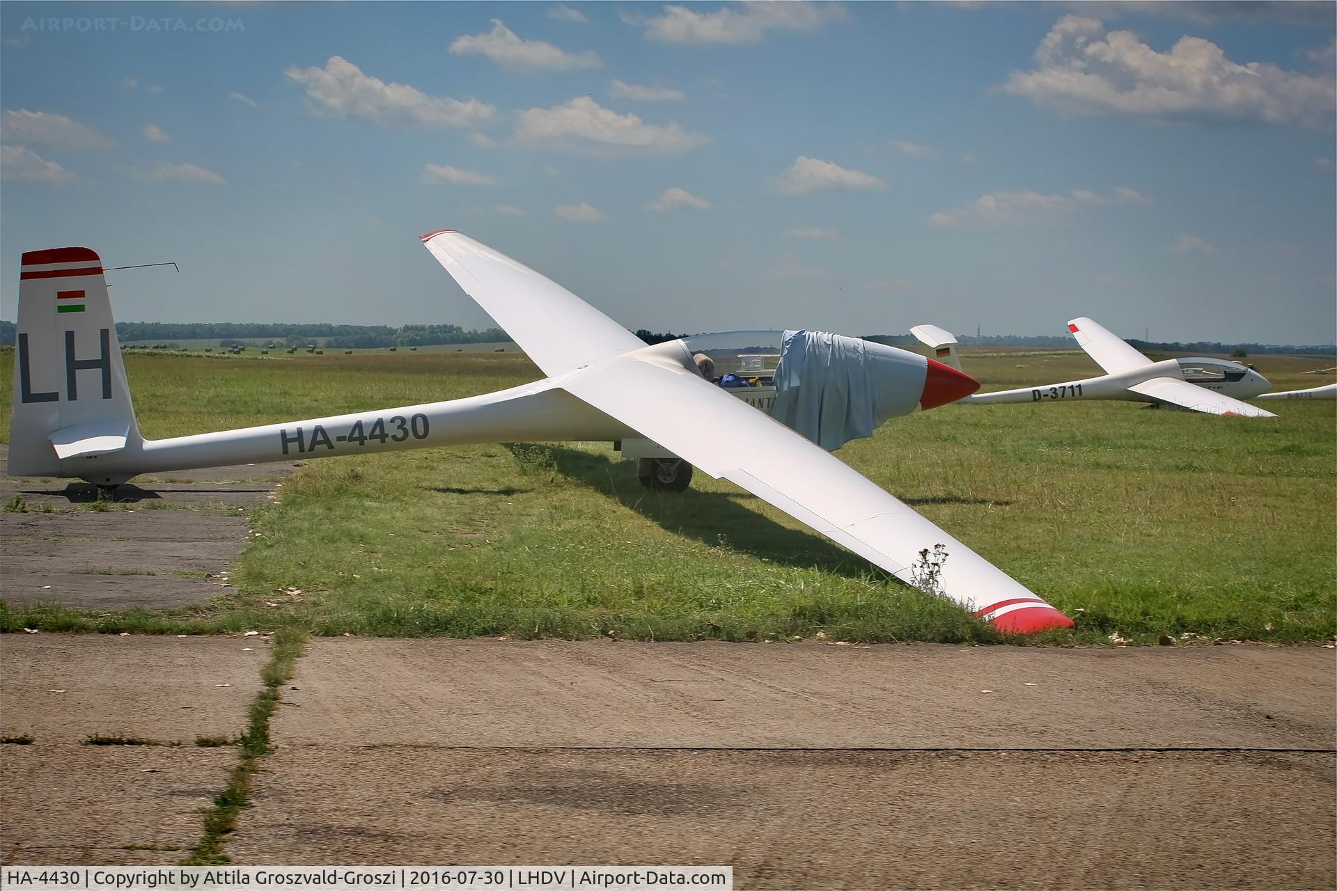 HA-4430, 1983 PZL-Bielsko SZD-42-2 Jantar 2B C/N B-1321, LHDV - Dunaújváros-Kisapostag Airport, Hungary