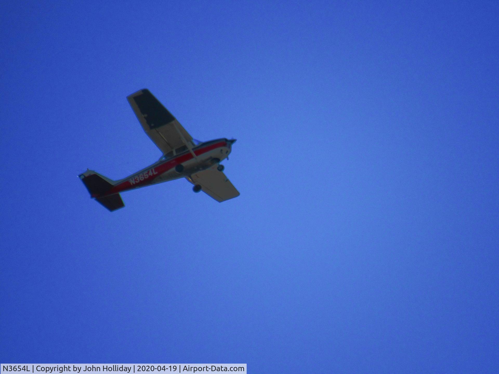 N3654L, 1965 Cessna 172G C/N 17253823, Companion to previously posted photo. I forgot I had this one.
Over Tremont Illinois.