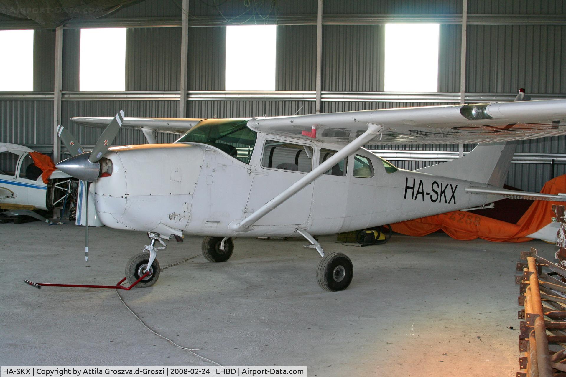 HA-SKX, 1964 Cessna U206A Super Skywagon C/N U206-0433, LHBD - Börgönd Airport, Hungary
