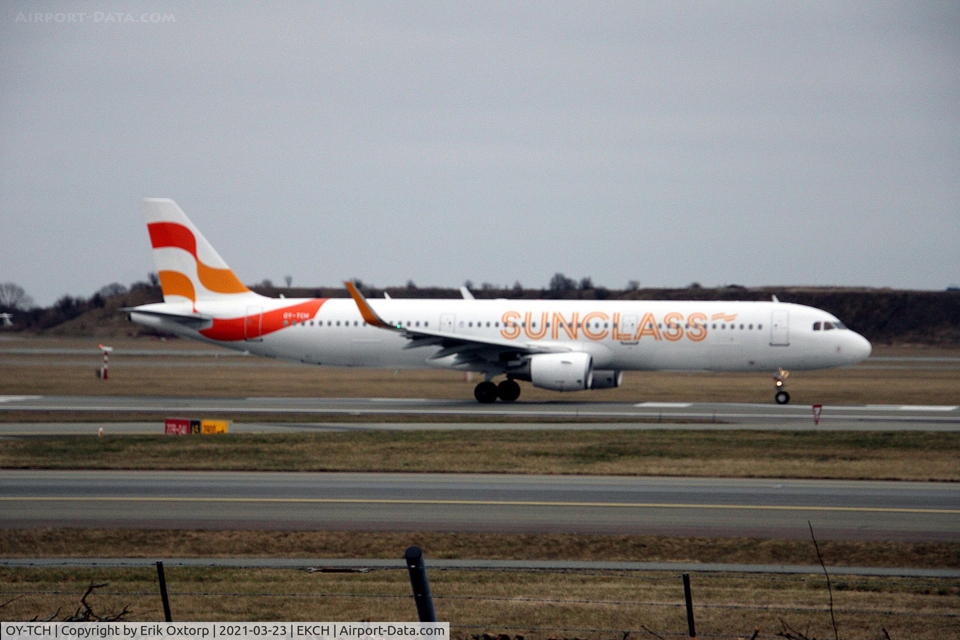 OY-TCH, 2015 Airbus A321-211 C/N 6438, OY-TCH taking off rw 22R