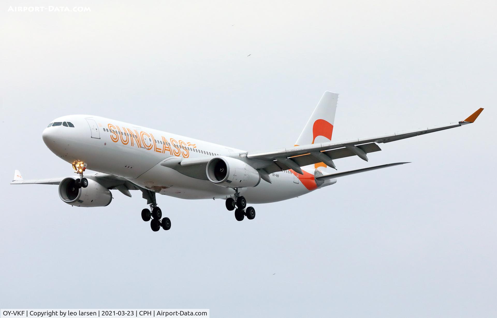 OY-VKF, 1999 Airbus A330-243 C/N 309, Copenhagen 23.3.2021 in new SunClass paint