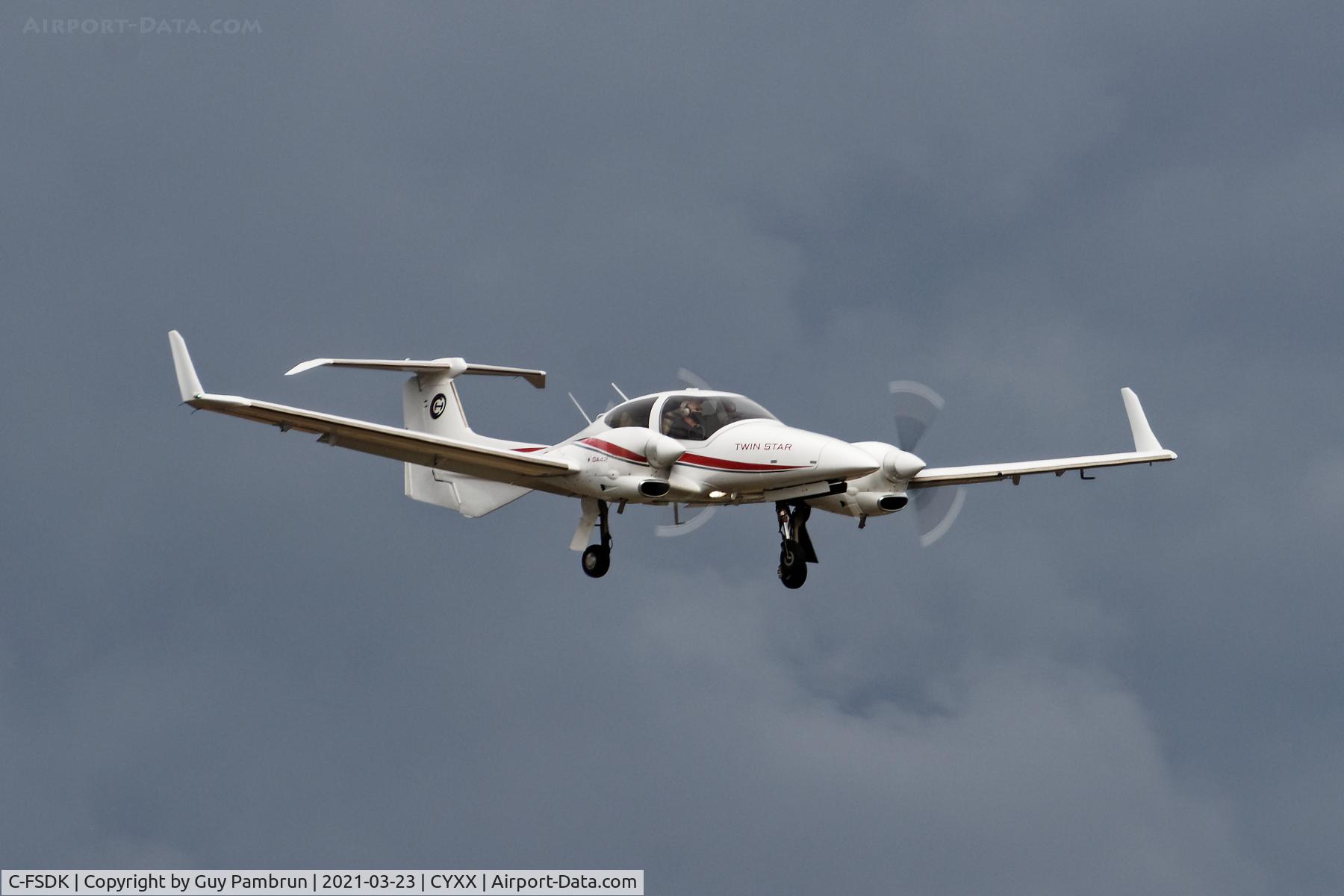 C-FSDK, 2007 Diamond DA-42 Twin Star C/N 42.AC071, Landing on 19