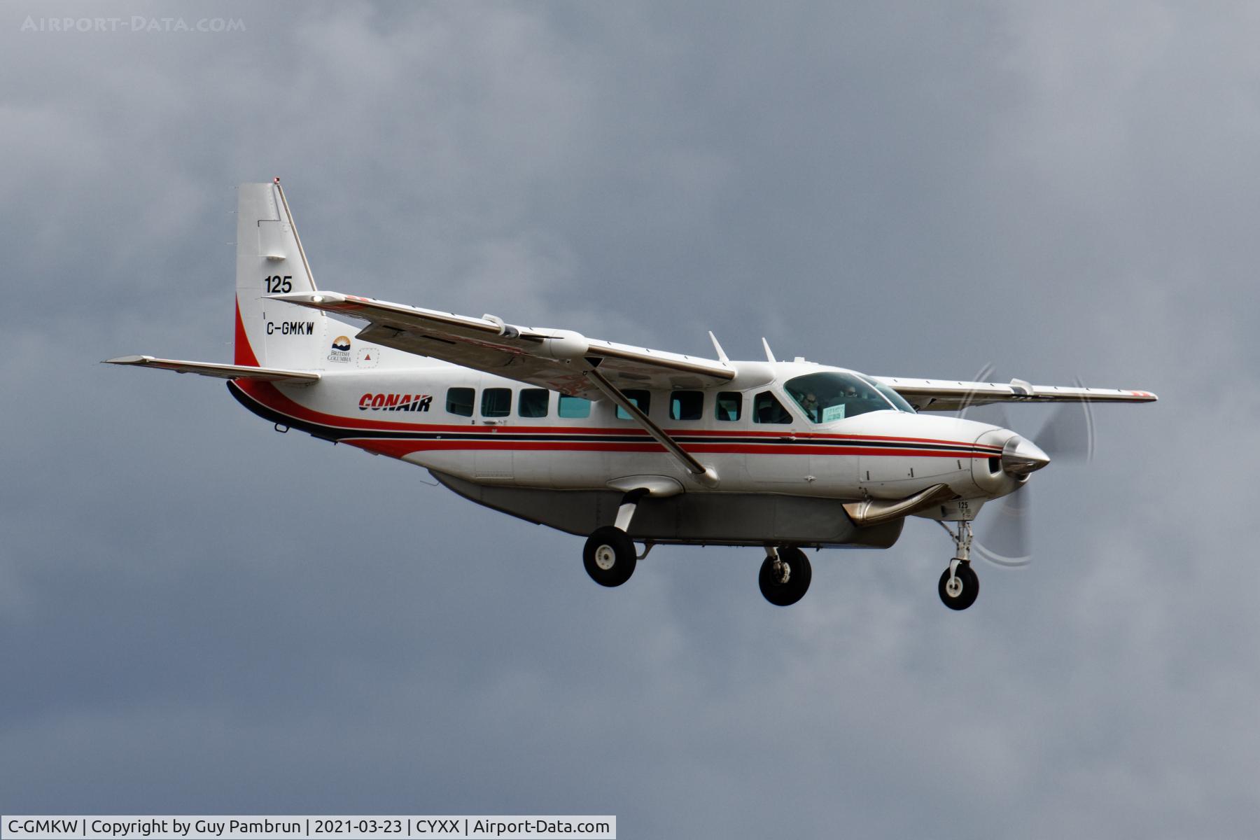 C-GMKW, 2013 Cessna 208B Grand Caravan C/N 208B5017, Landing on 19