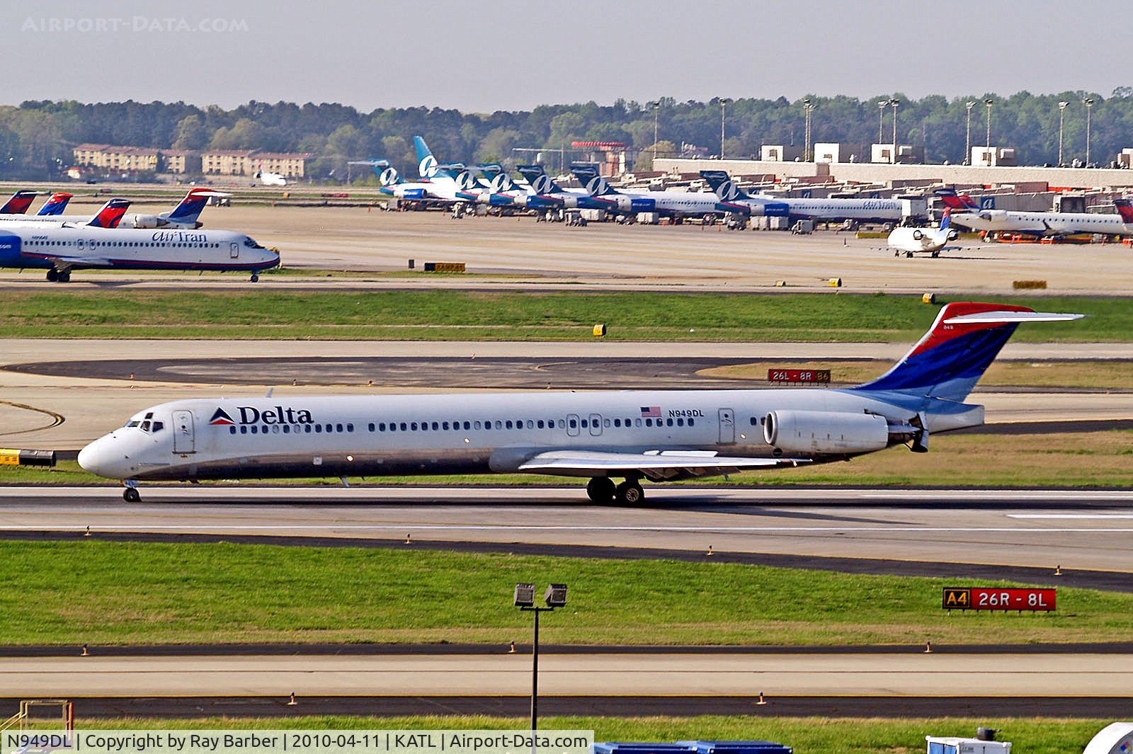 N949DL, 1990 McDonnell Douglas MD-88 C/N 49880, N949DL   McDonnell Douglas DC-9-88 (MD88) [49880] (Delta Air Lines) Atlanta-Hartsfield~N 11/04/2010