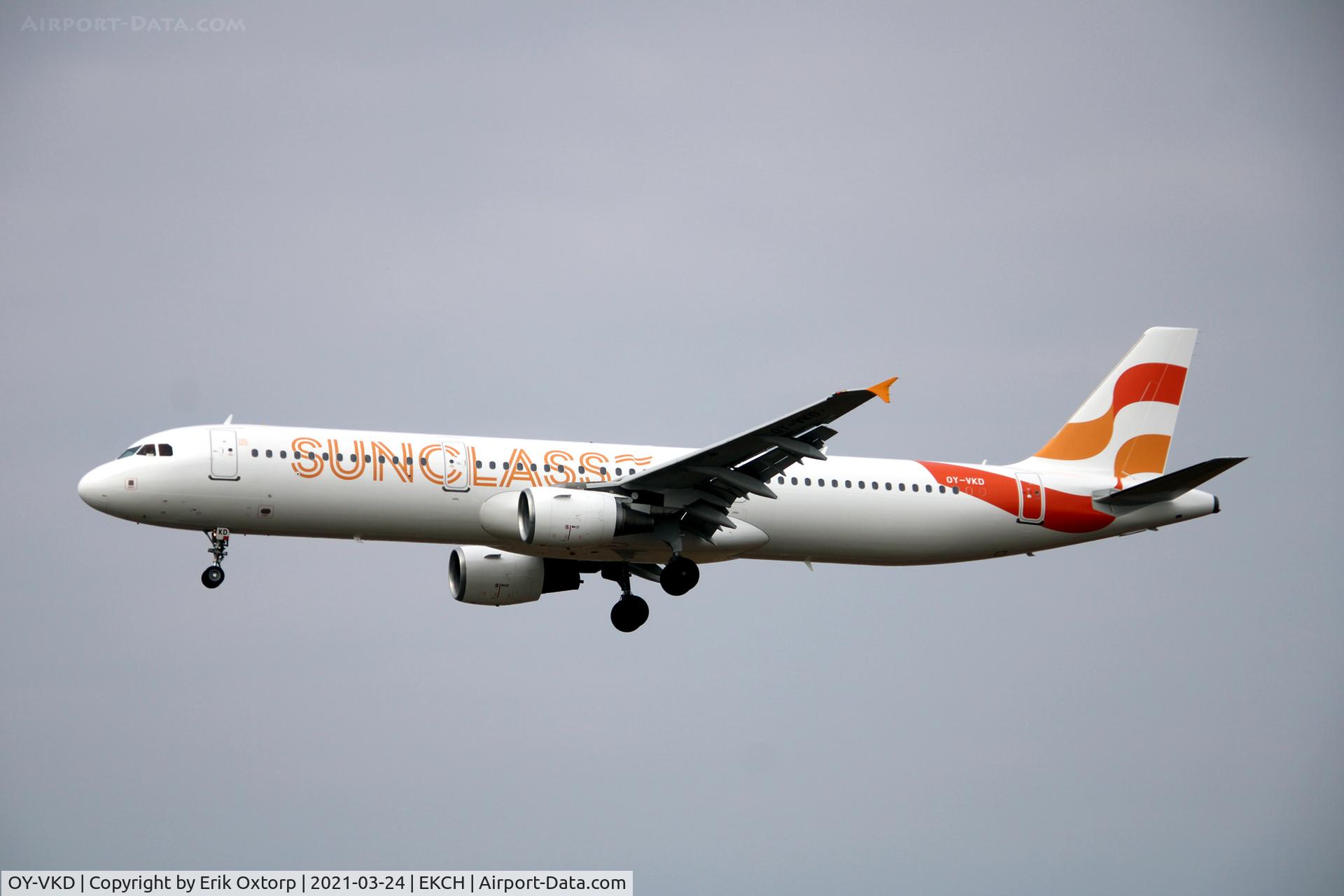 OY-VKD, 2003 Airbus A321-211 C/N 1960, OY-VKD, another Sunclass plane returning from repainting to day. Landing rw 22L