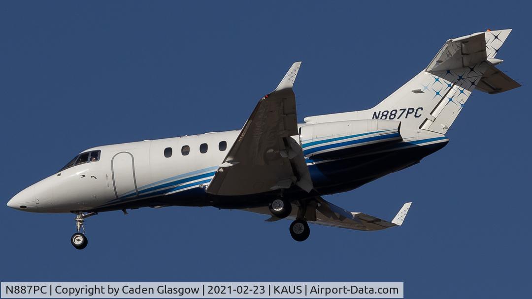 N887PC, 2009 Hawker Beechcraft 900XP C/N HA-0095, Hawker landing on 17L