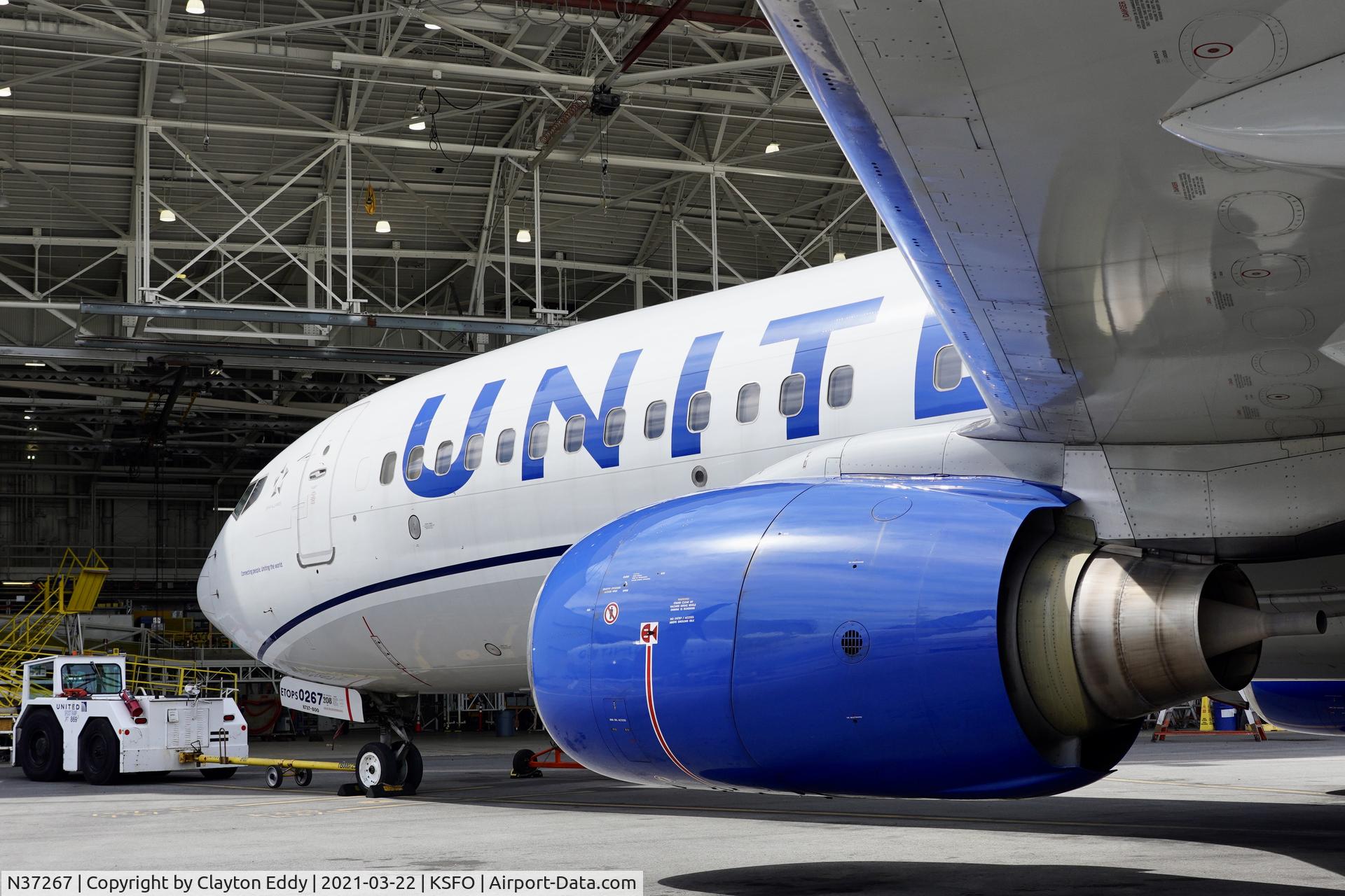 N37267, 2001 Boeing 737-824 C/N 31586, SFO 2021.