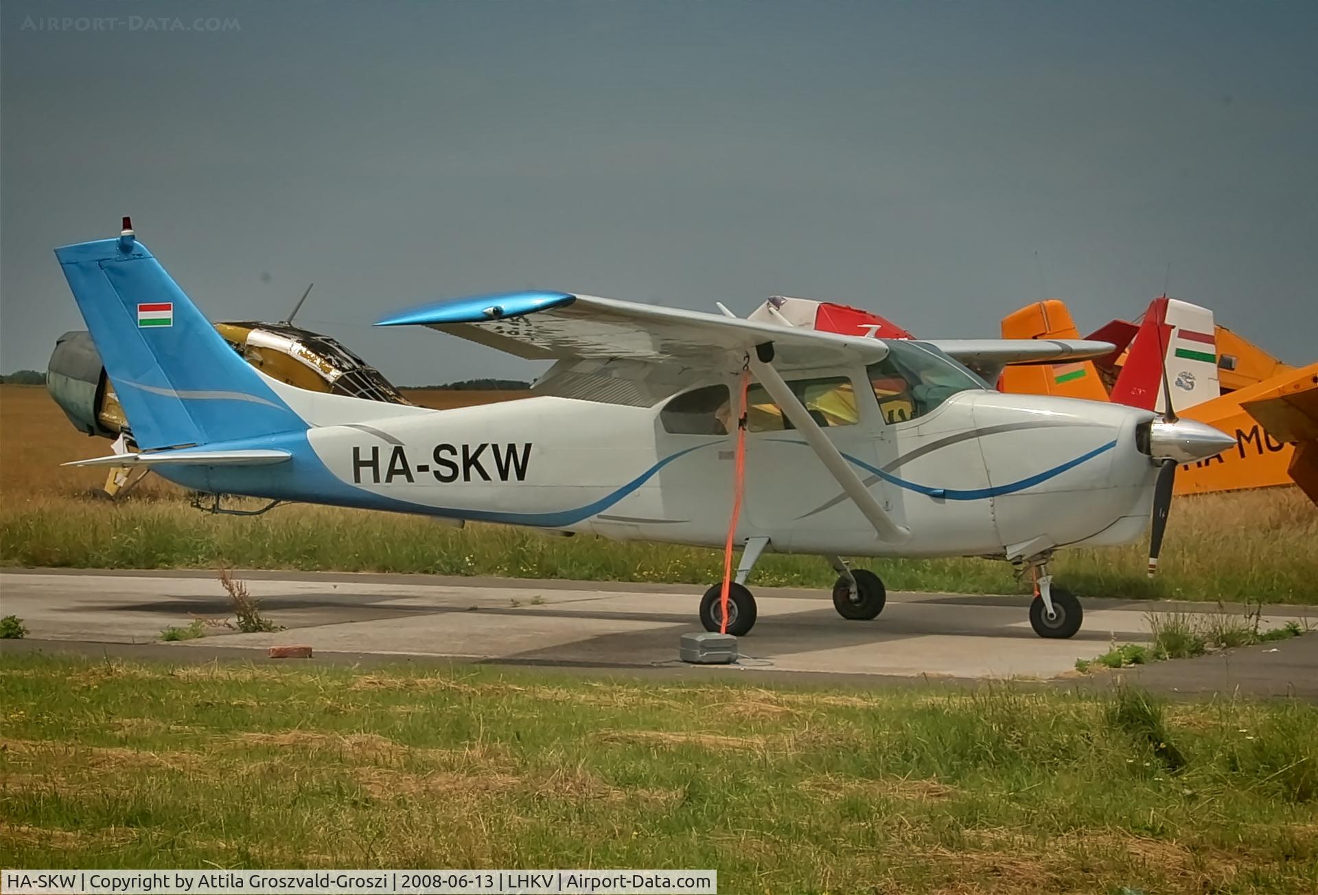 HA-SKW, Cessna 210 C/N 57526, LHKV - Kaposújlak Airport, Hungary