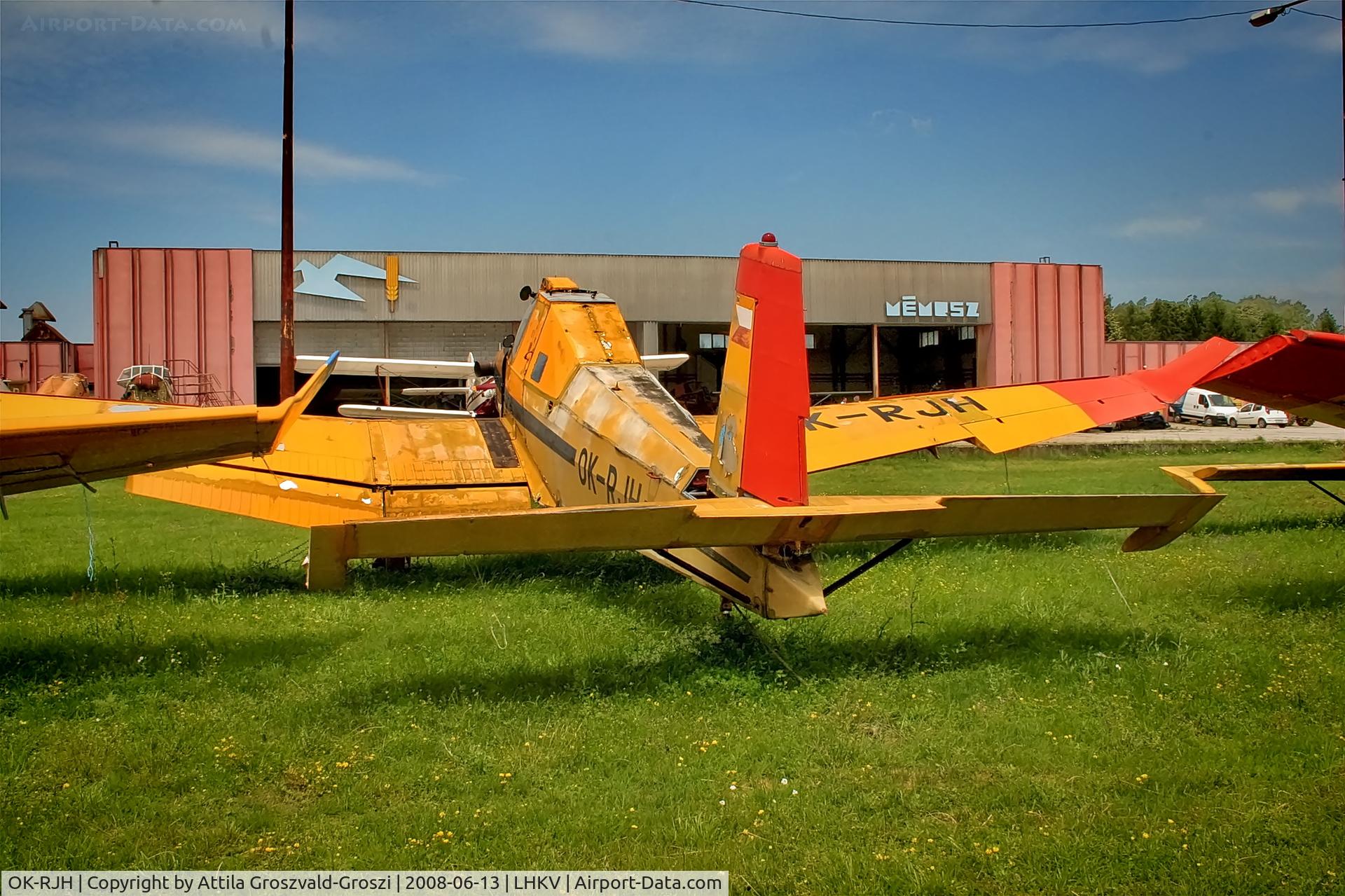 OK-RJH, 1986 Zlin Z-37T Agro-Turbo C/N 014, LHKV - Kaposújlak Airport, Hungary