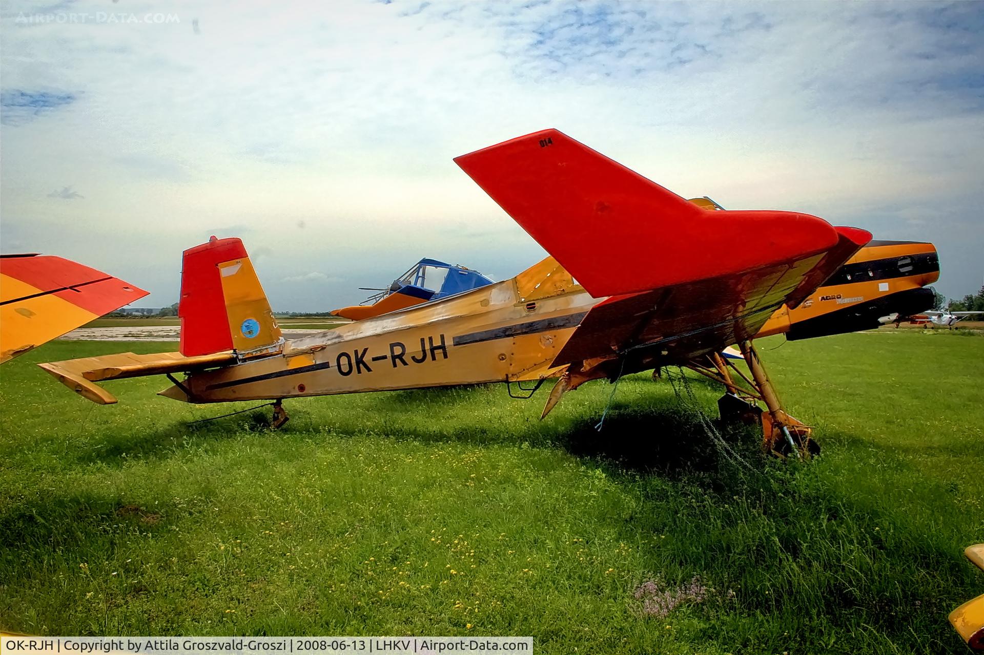 OK-RJH, 1986 Zlin Z-37T Agro-Turbo C/N 014, LHKV - Kaposújlak Airport, Hungary