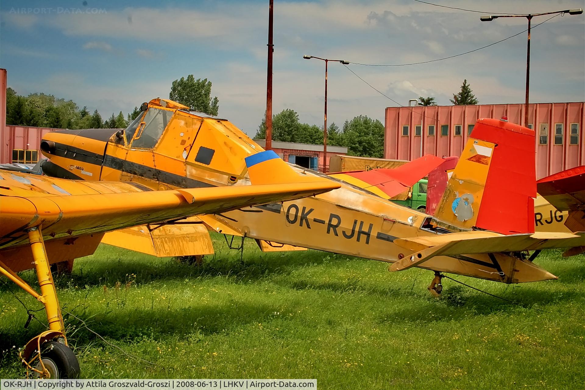 OK-RJH, 1986 Zlin Z-37T Agro-Turbo C/N 014, LHKV - Kaposújlak Airport, Hungary