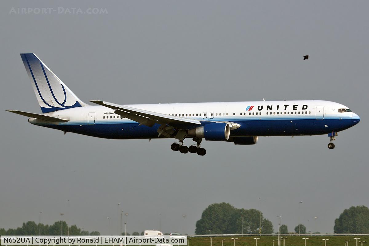 N652UA, 1992 Boeing 767-322 C/N 25390, at spl