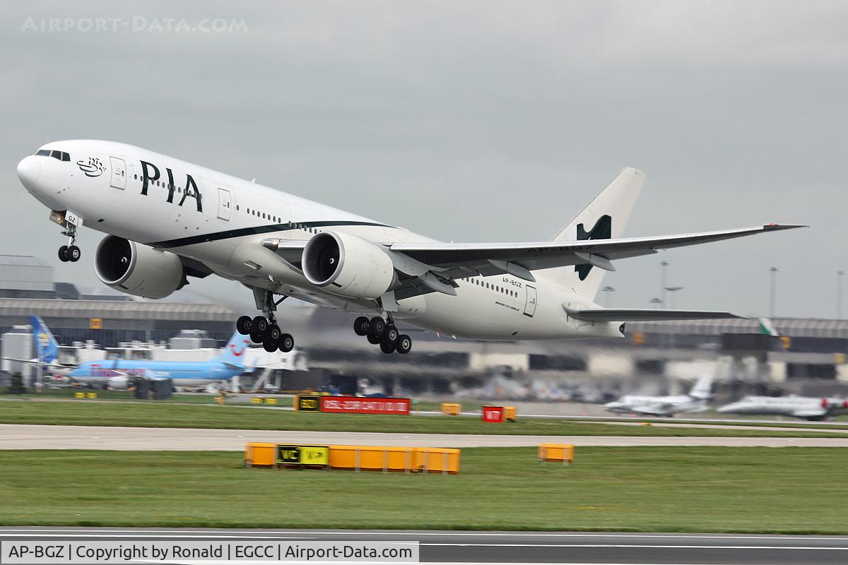 AP-BGZ, 2005 Boeing 777-240/LR C/N 33782, at man