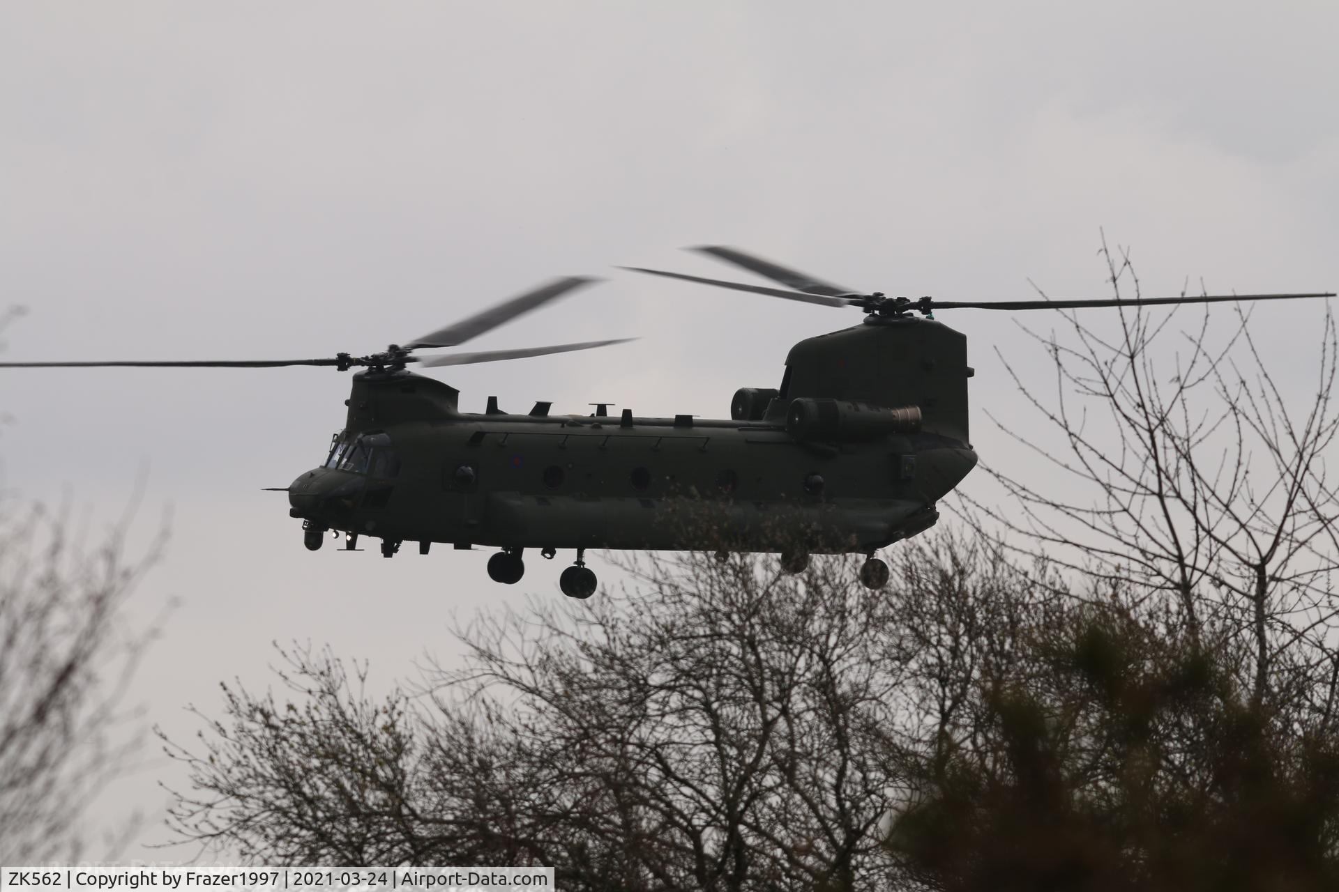ZK562, Boeing Chinook HC.6 C/N M7713, landing at poole hls