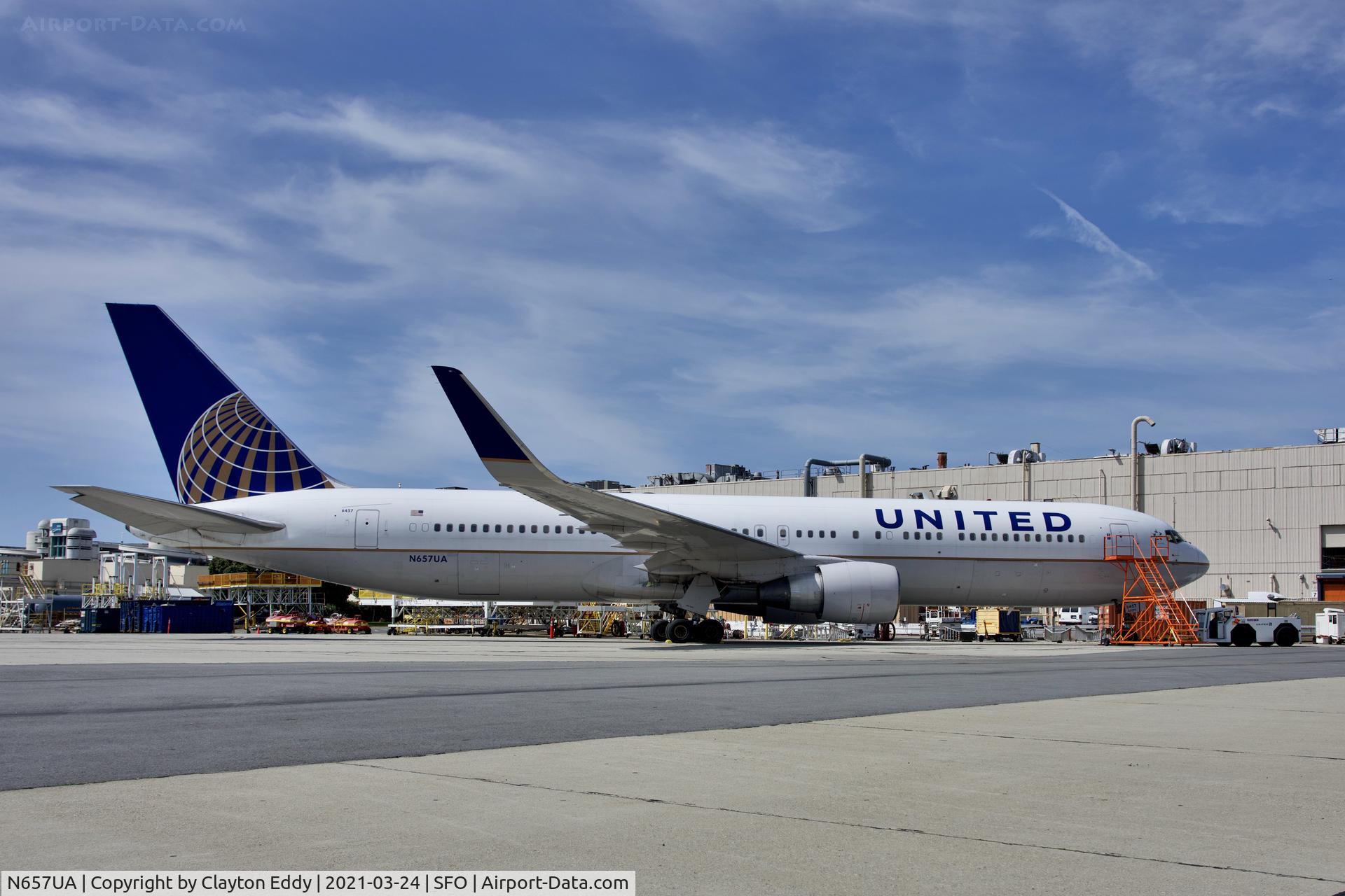 N657UA, 1993 Boeing 767-322 C/N 27112, SFO 2021.