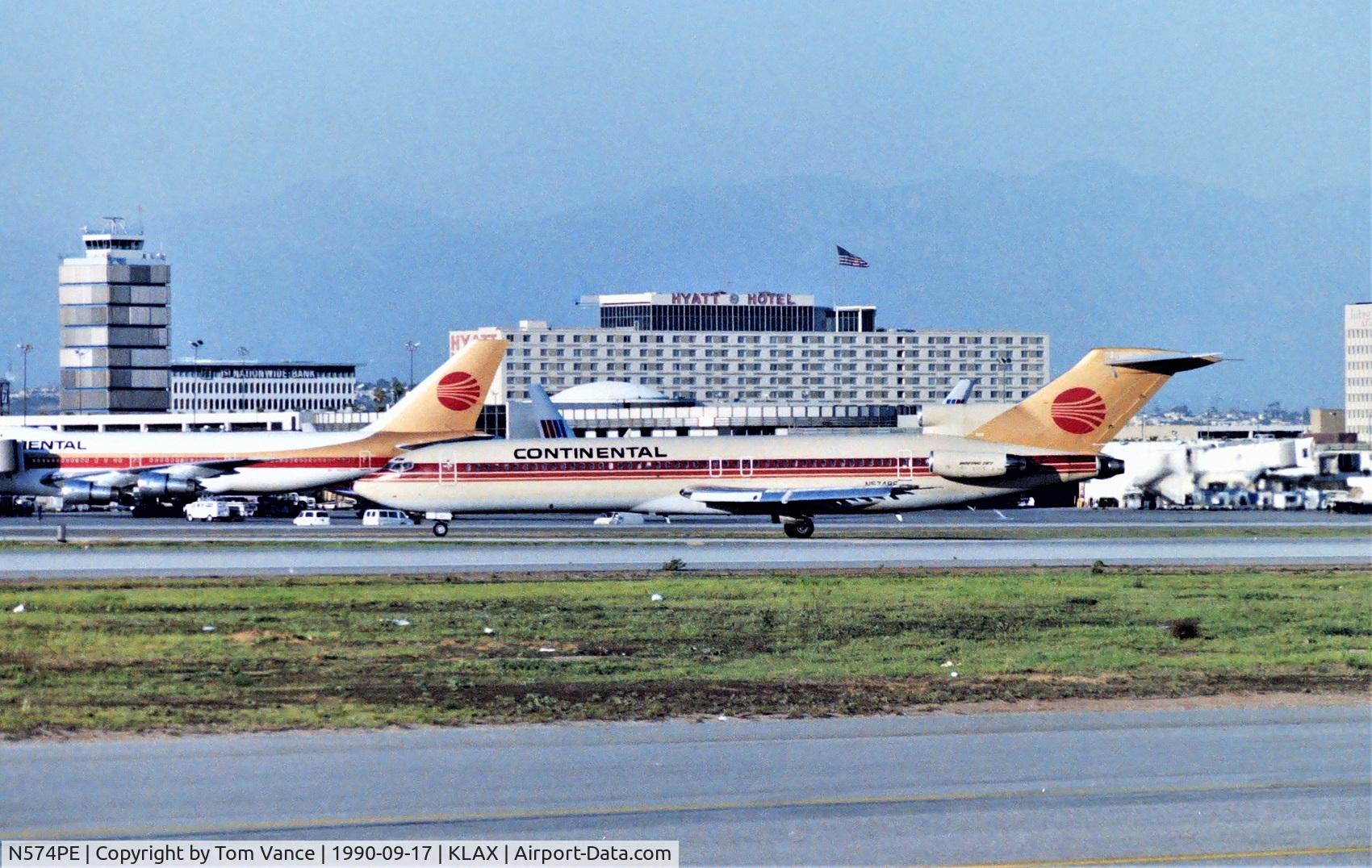 N574PE, 1976 Boeing 727-243 C/N 21267, Continental 727 landing 25L at LAX from Houston -photo from the Imperial terminal parking lot