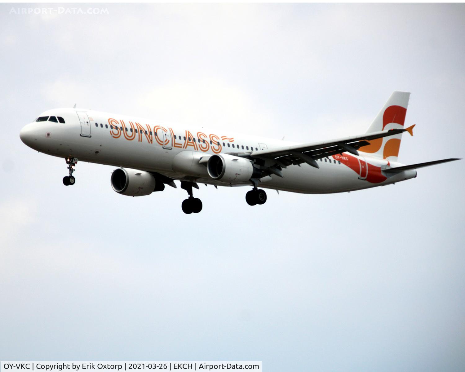 OY-VKC, 2003 Airbus A321-211 C/N 1932, OY-VKC returning after repaint into the Sunclass c/s. Landing rw 22L