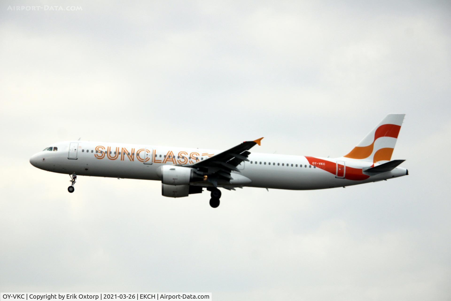 OY-VKC, 2003 Airbus A321-211 C/N 1932, OY-VKC returning after repaint into the Sunclass c/s. Landing rw 22L