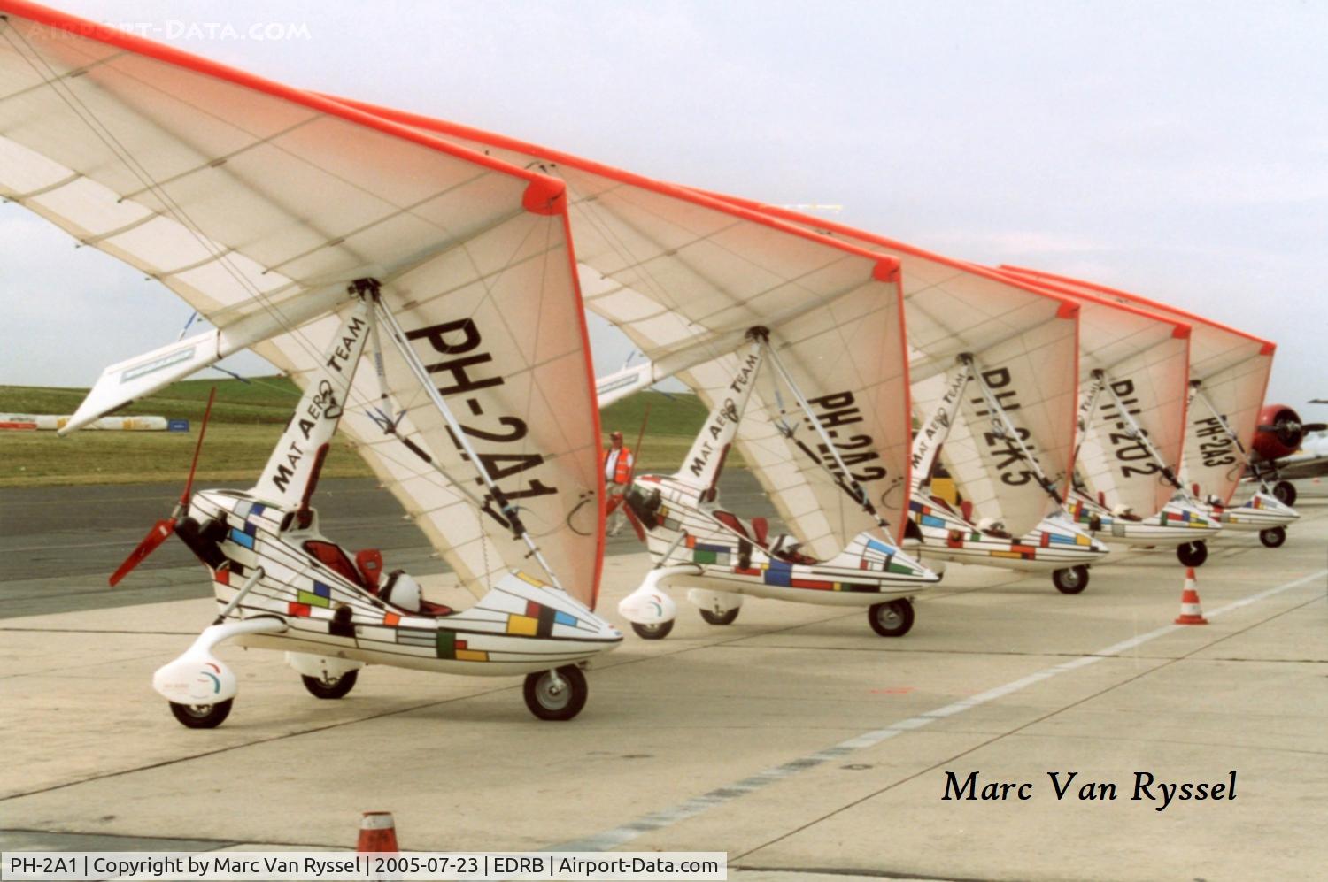 PH-2A1, Solar Wings Pegasus Quasar C/N 0036, During the Luxemburg Airshow 2005 at Bitburg.
The Dutch Microlight Aero Team.
