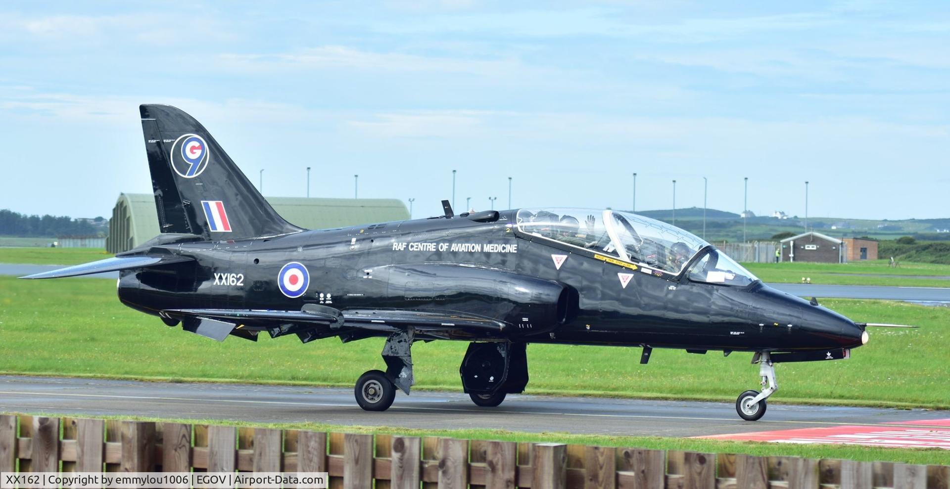 XX162, 1976 Hawker Siddeley Hawk T.1 C/N 009/312009, sitting on van roof
