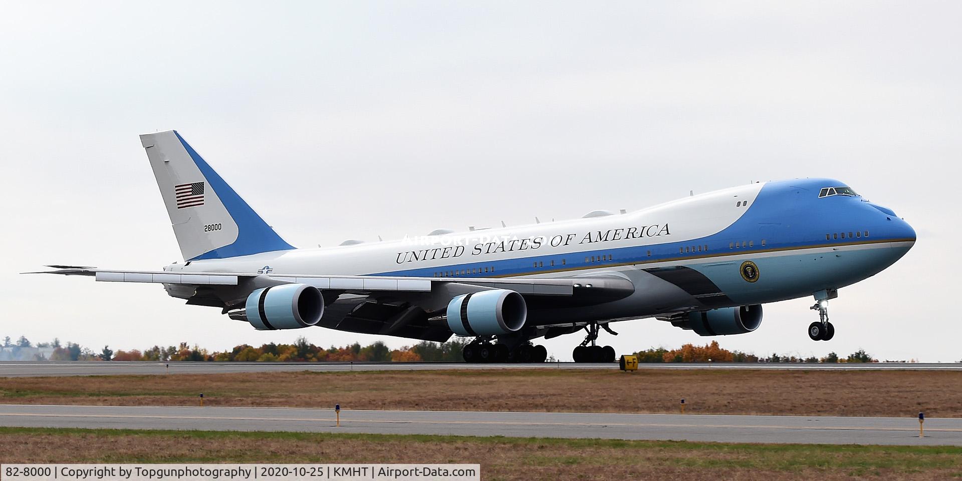 82-8000, 1987 Boeing VC-25A (747-2G4B) C/N 23824, Air Force 1 touches down at MHT