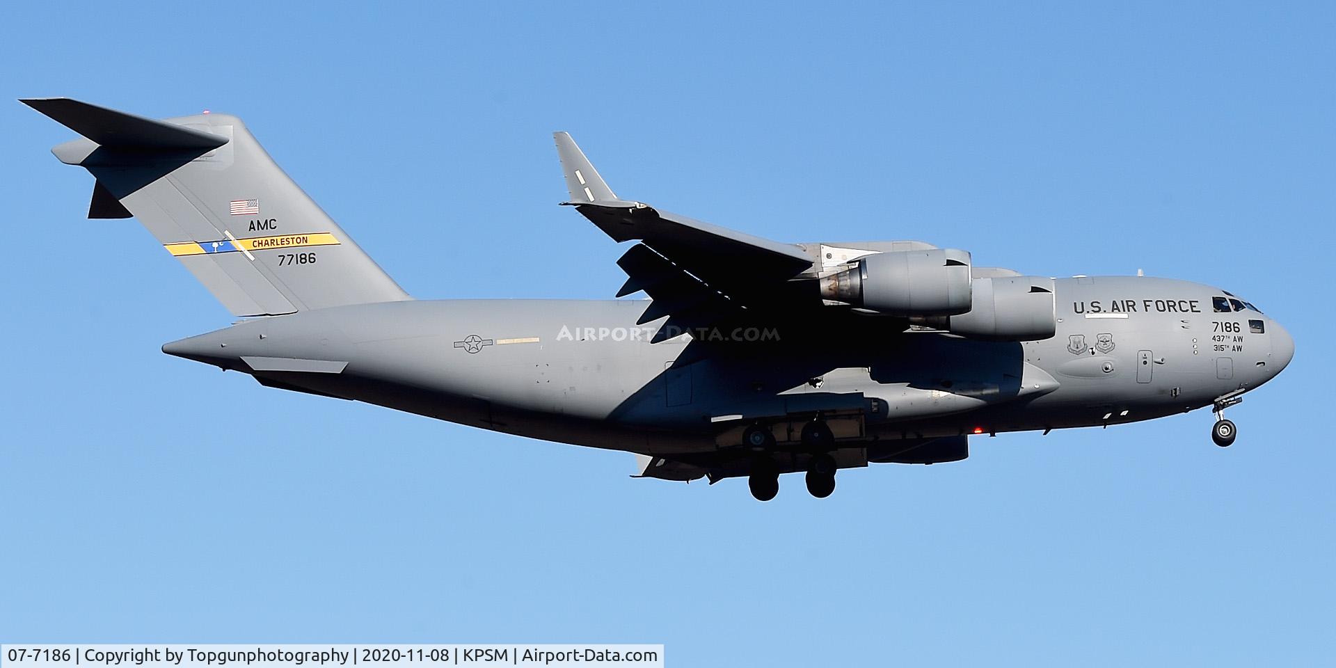 07-7186, 2007 Boeing C-17A Globemaster III C/N P-186, REACH356 bringing in the crew chiefs for both A-10 units.