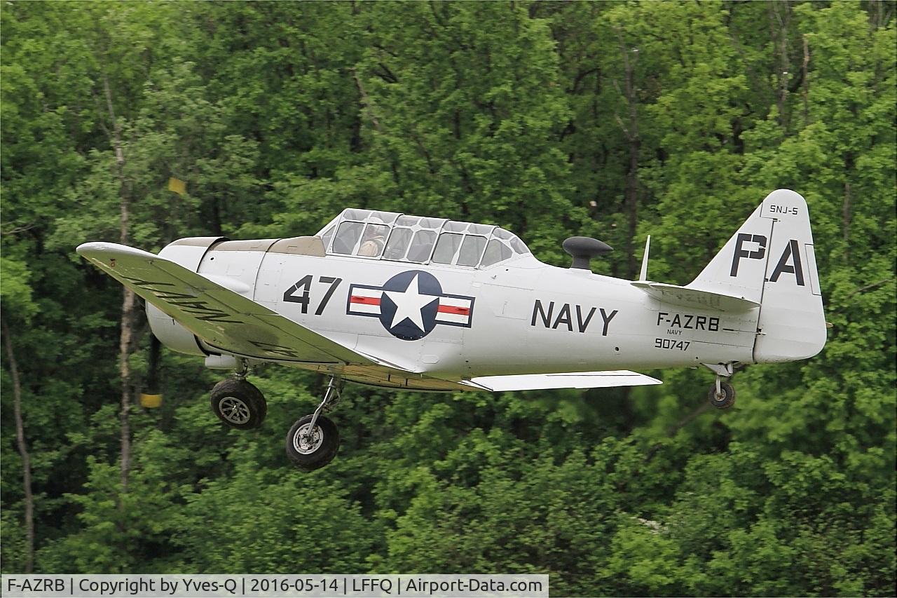 F-AZRB, North American SNJ-5 Texan Texan C/N 88-17955, North American SNJ-5 Texan, Take off, La Ferté-Alais airfield (LFFQ) Airshow 2016