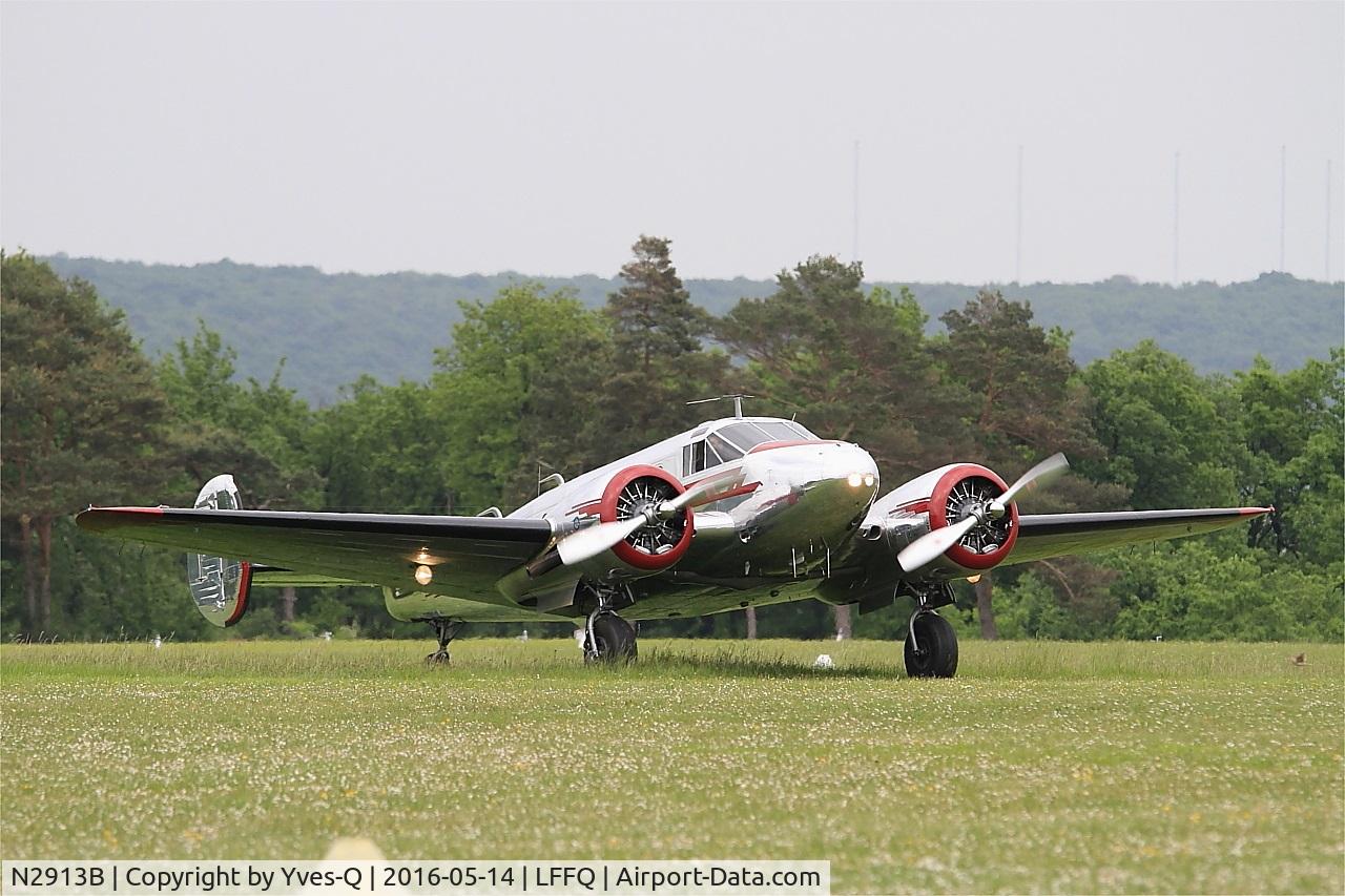 N2913B, 1953 Beech D18S C/N A-963, Beech D18S, Taxiing, La Ferté-Alais airfield (LFFQ) Air show 2016