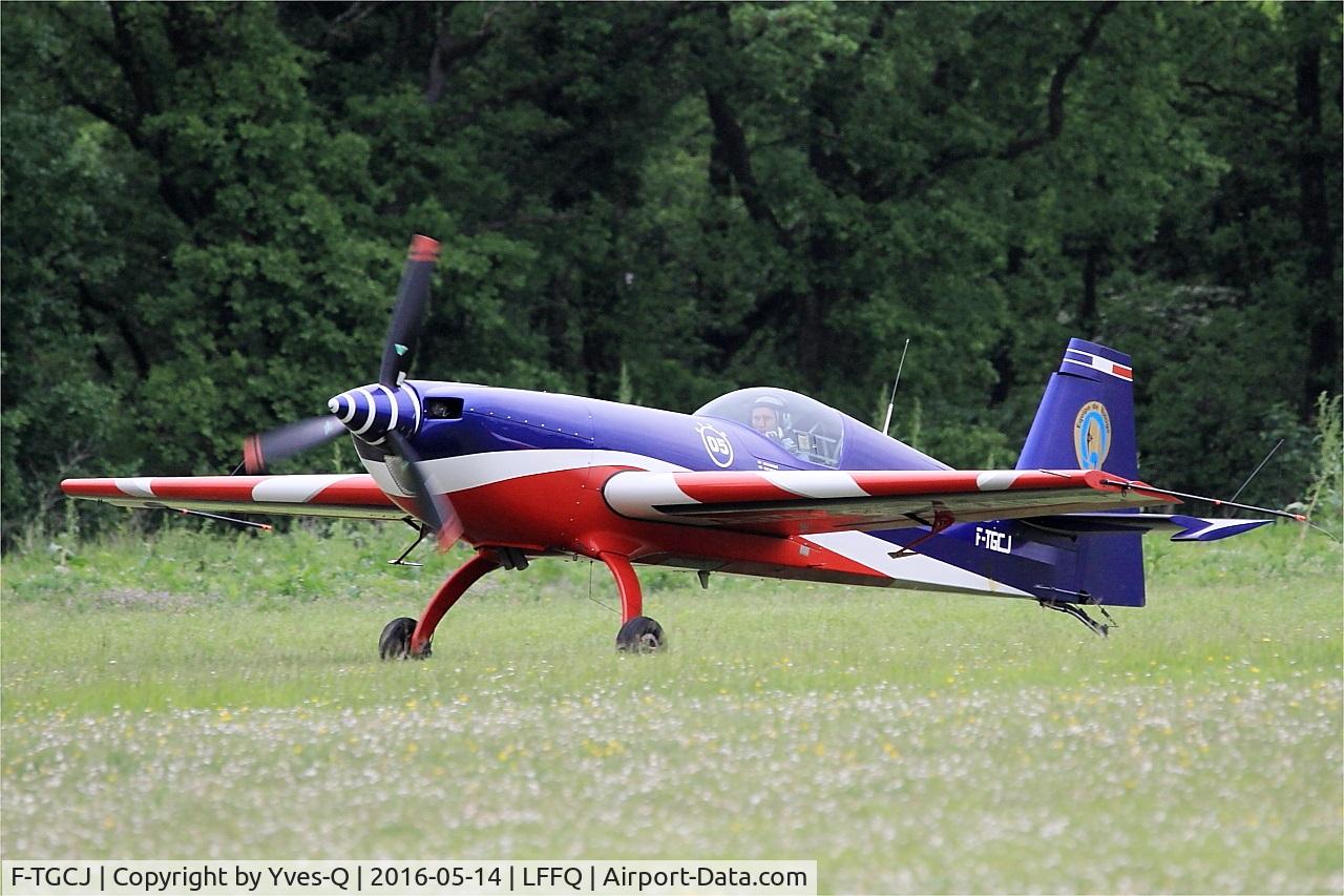 F-TGCJ, Extra EA-330SC C/N 05, Extra 330SC, French Air Force aerobatic team, Taxiing, La Ferté-Alais (LFFQ) air show 2016