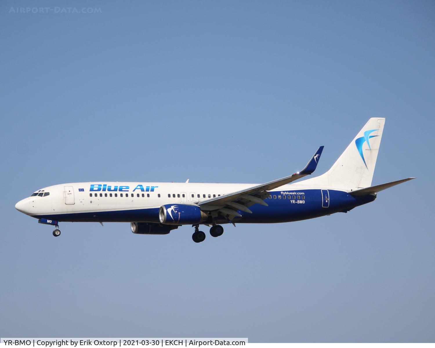 YR-BMO, 2000 Boeing 737-883 C/N 30194, YR-BMO landing rw 22L
