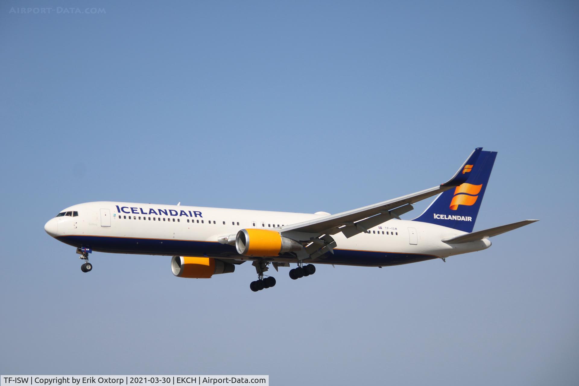TF-ISW, 1997 Boeing 767-319/ER C/N 28745, TF-ISW landing rw 22L