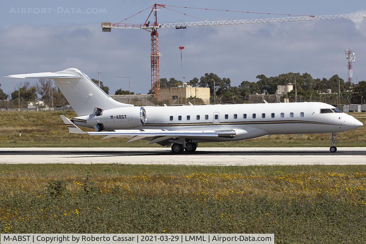 M-ABST, 2019 Bombardier BD-700-1A10 Global Express C/N 60009, Runway 13