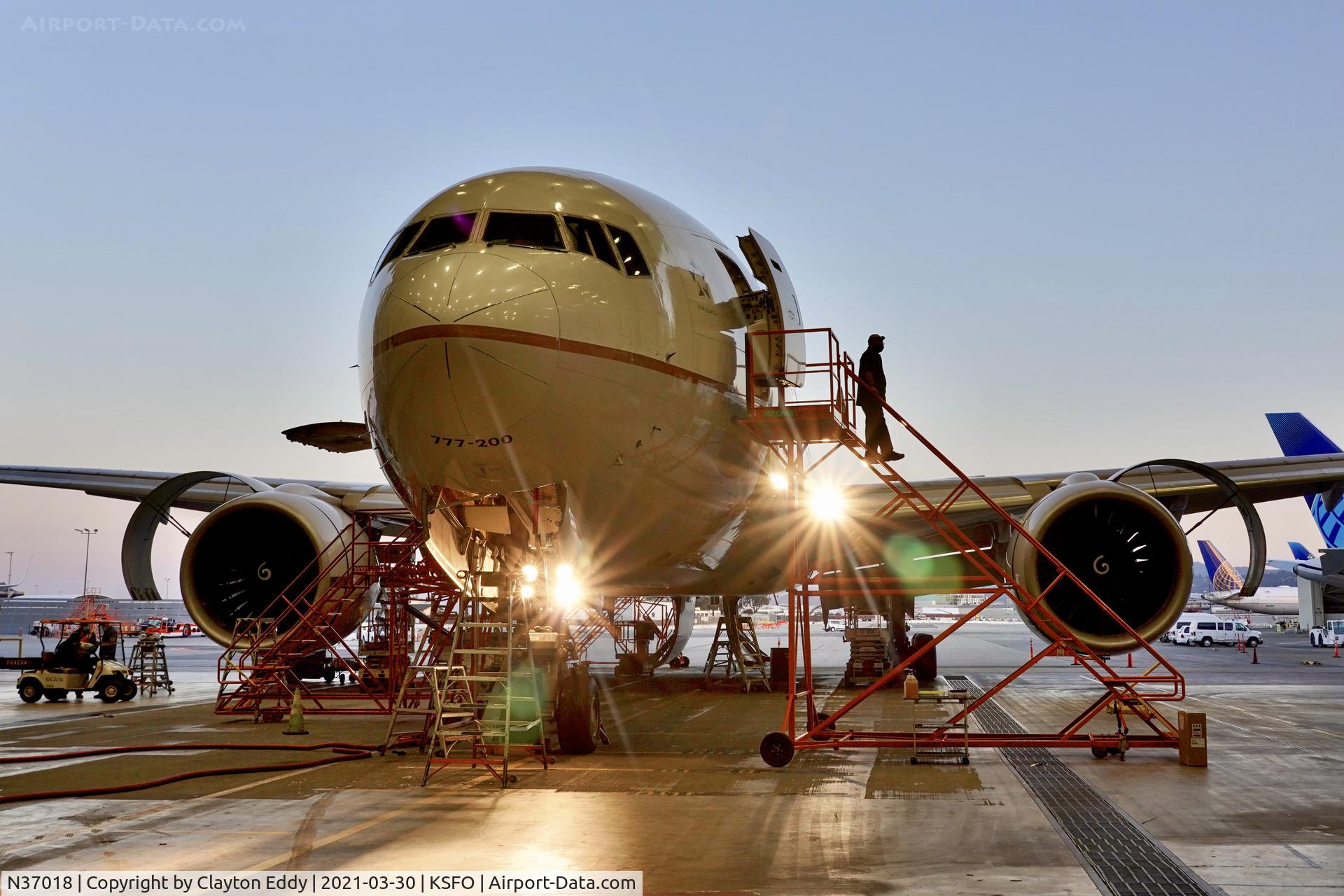 N37018, 2002 Boeing 777-224 C/N 31680, SFO 2021.