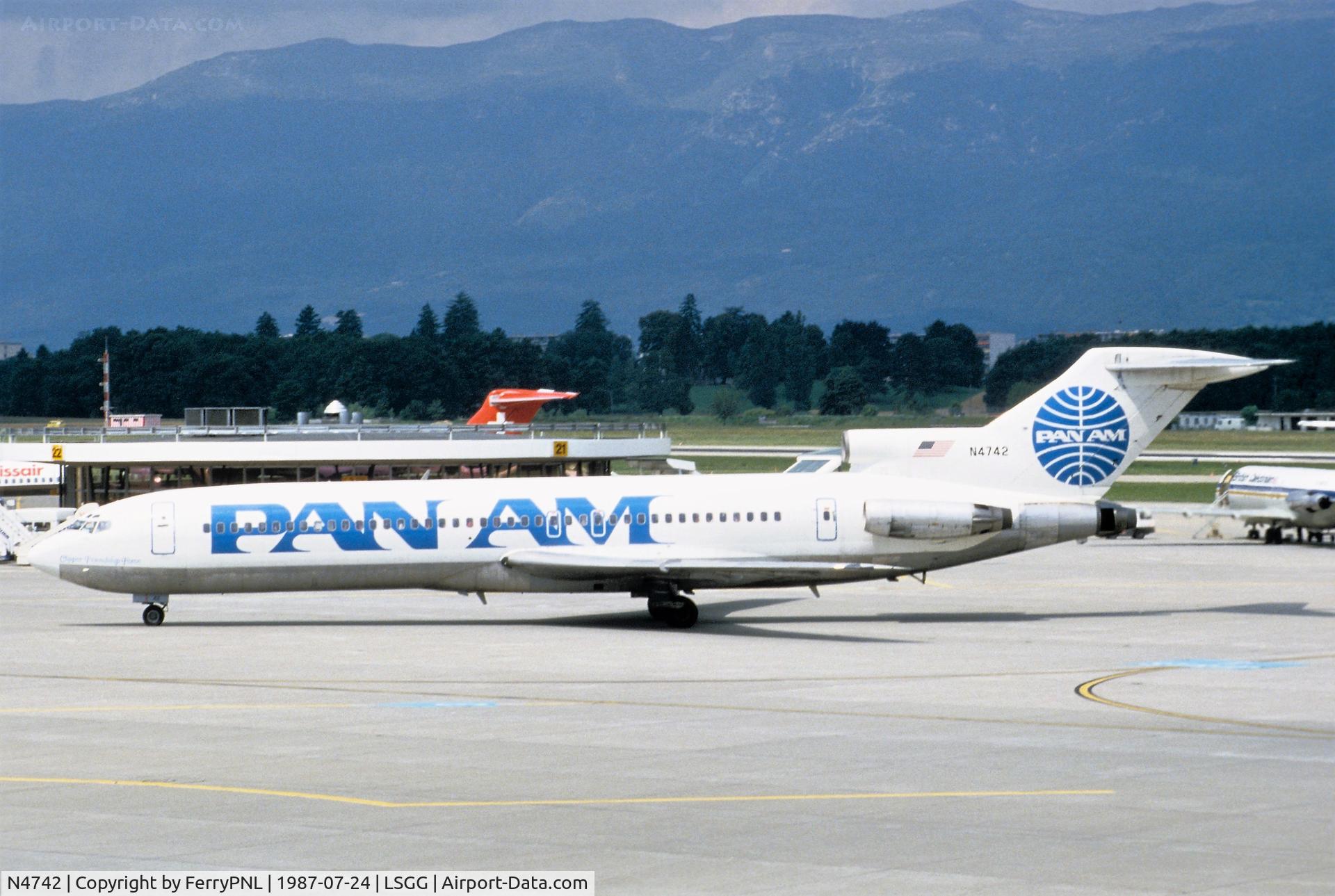 N4742, 1968 Boeing 727-235 C/N 19462, PanAm B727 arriving in GVA