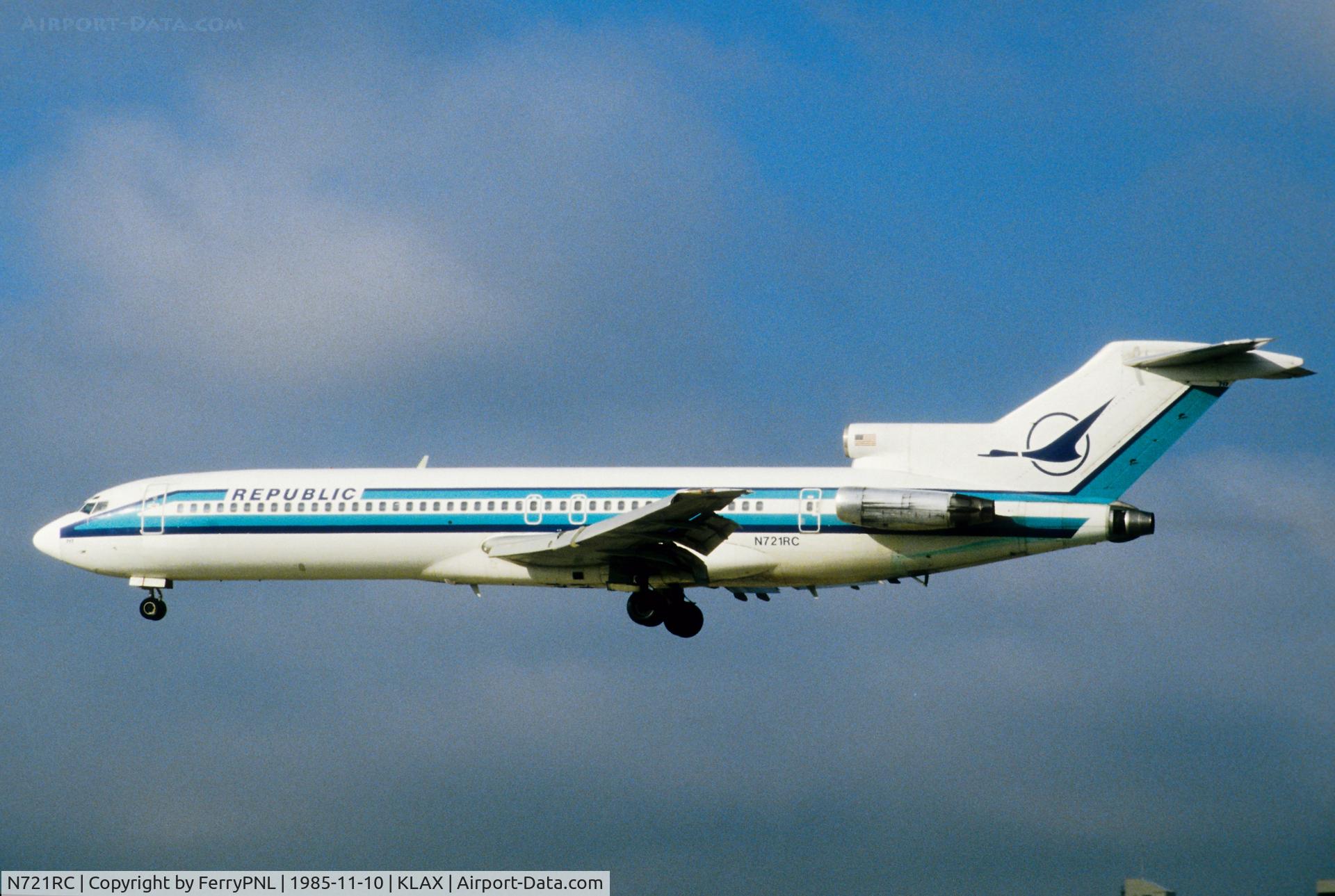 N721RC, 1981 Boeing 727-2S7 C/N 22492, Republic B727 landing