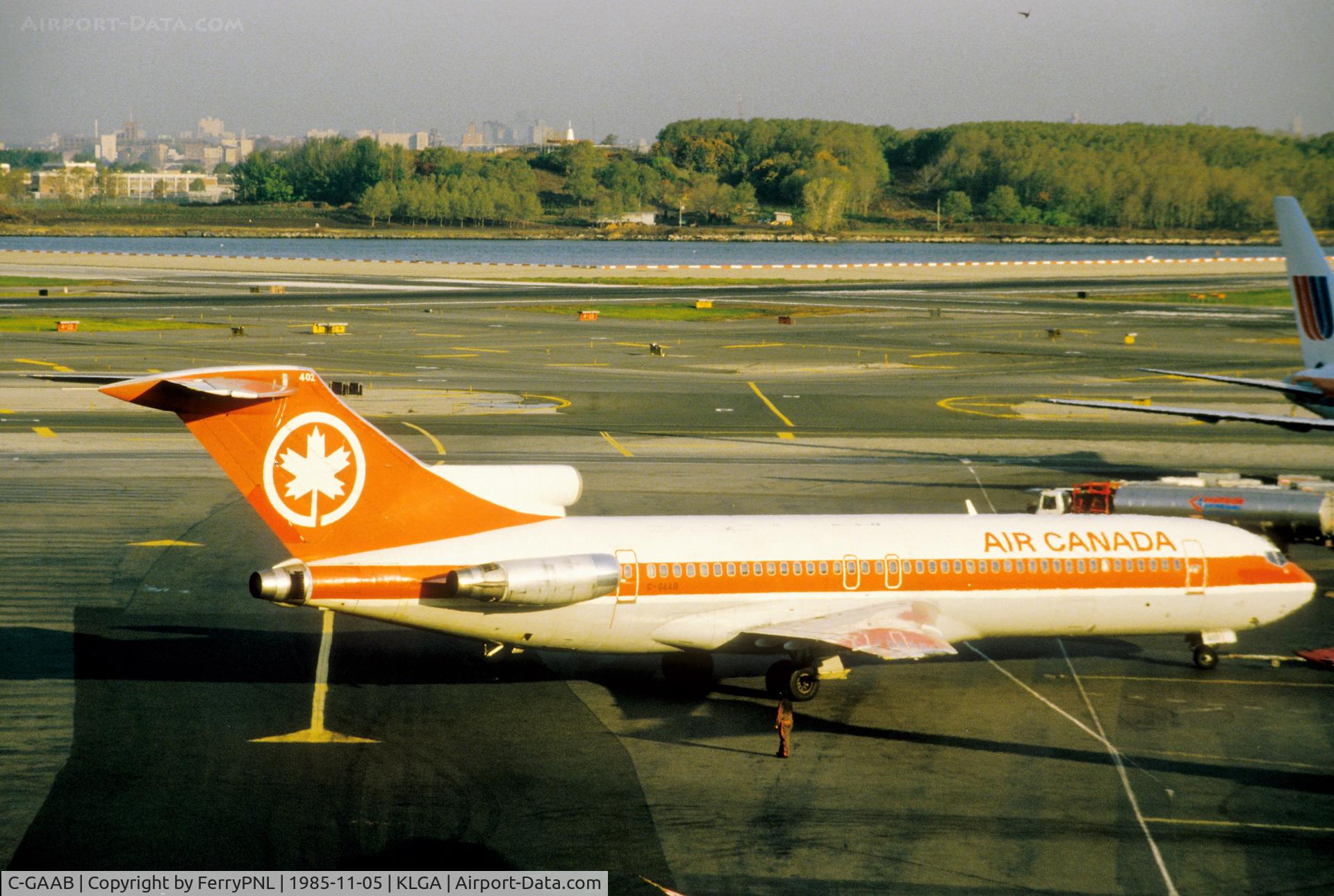 C-GAAB, 1974 Boeing 727-233 C/N 20933, Air Canada B727 pushed back in LGA