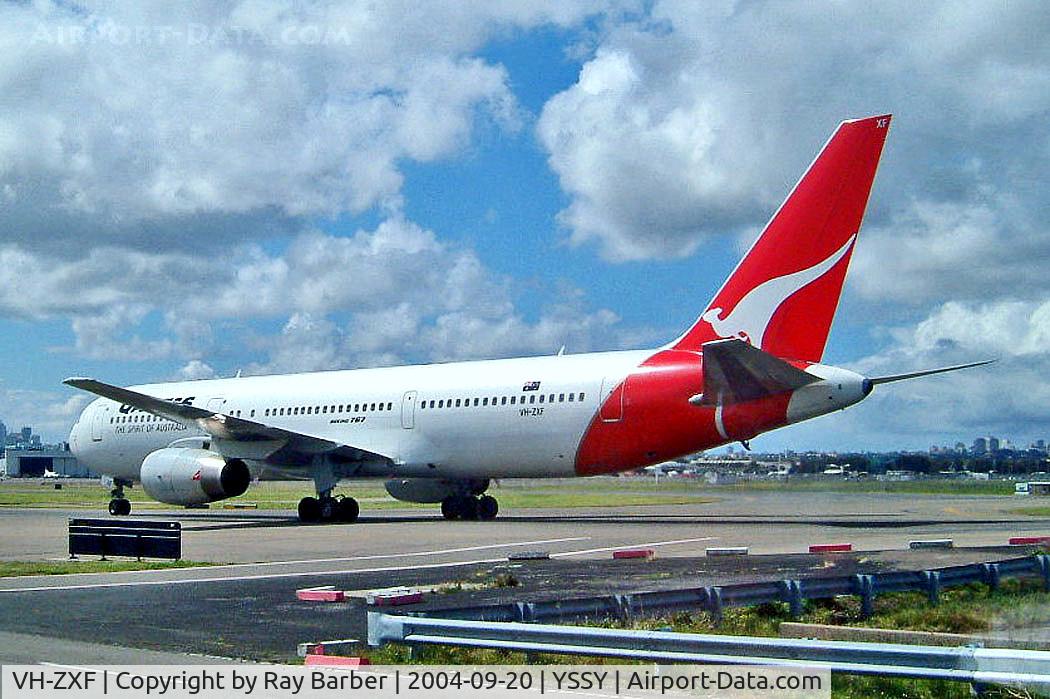 VH-ZXF, 1991 Boeing 767-336 C/N 25203, VH-ZXF   Boeing 767-336ER [25203] (QANTAS) Sydney-Kingsford Smith Int'l~VH 20/09/2004