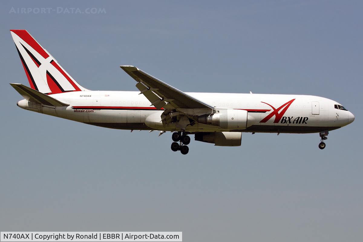 N740AX, 1983 Boeing 767-232 C/N 22213, at bru