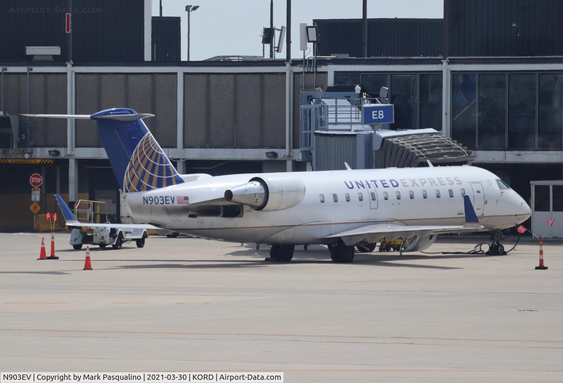 N903EV, 2002 Bombardier CRJ-200ER (CL-600-2B19) C/N 7621, CL-600-2B19