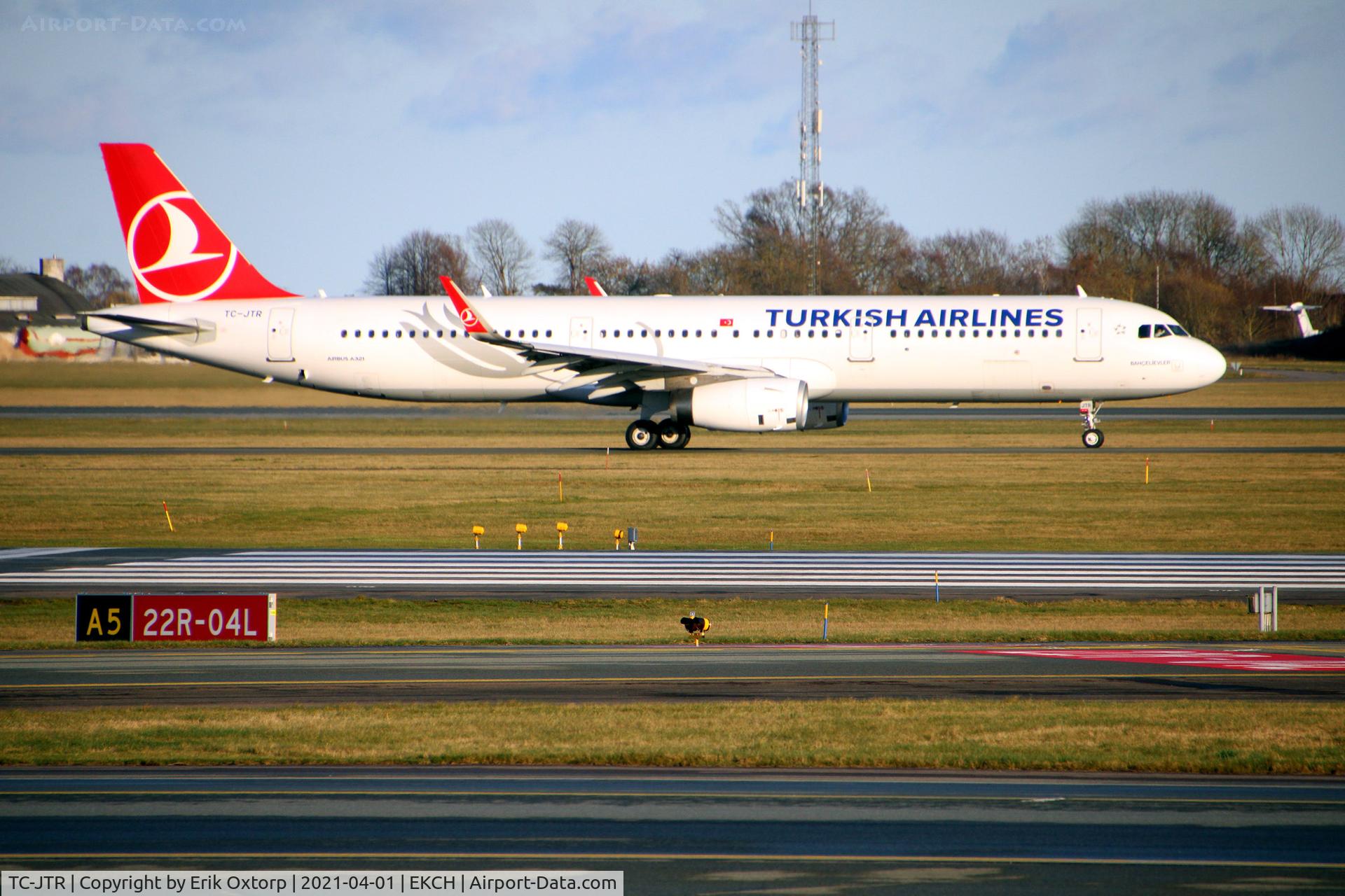 TC-JTR, 2017 Airbus A321-231 C/N 7518, TC-JTR taxi for takeoff rw 04R