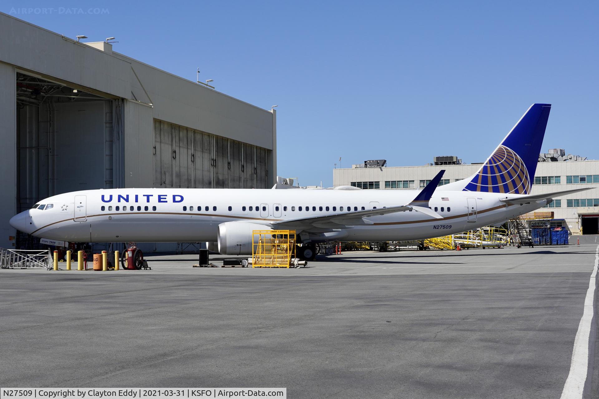N27509, 2018 Boeing 737-9 MAX C/N 43443, SFO 2021.